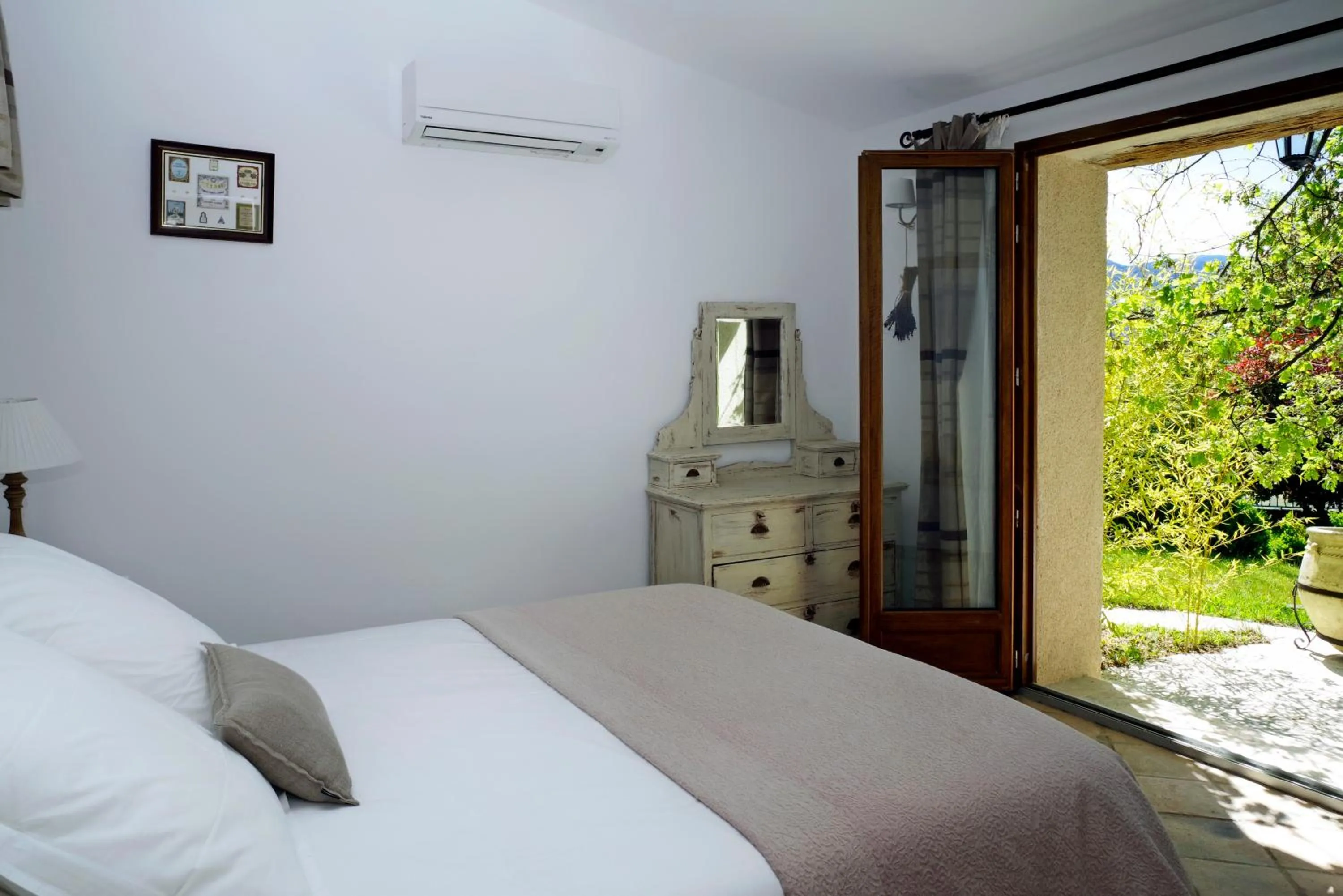 Photo of the whole room, Bed in B&B Le Deffends de Redon