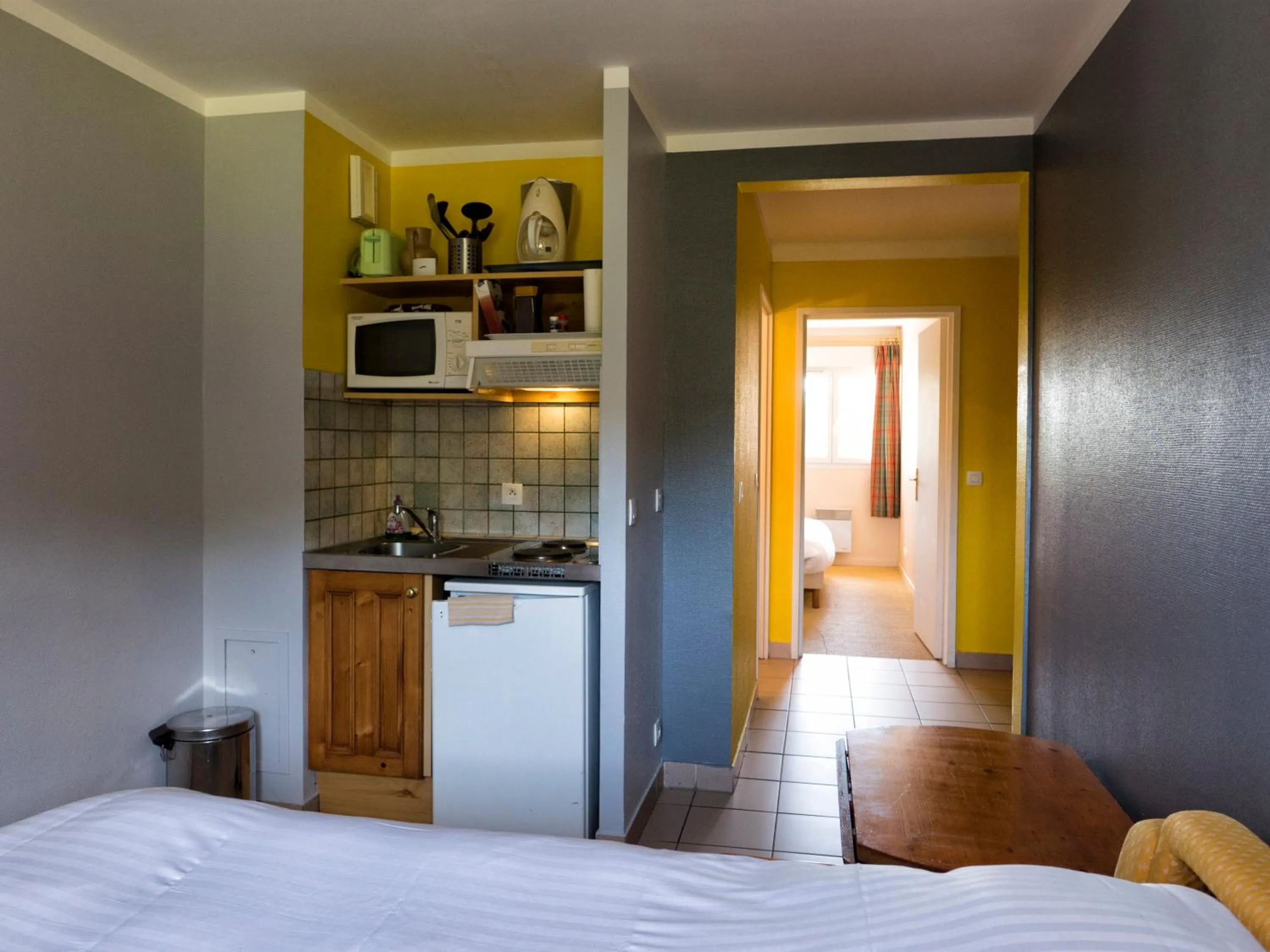 Bed in Residence Hotel Les Ducs De Chevreuse avec Hébergement, Repas & PDJ, Séminaire, Bureau & Parking