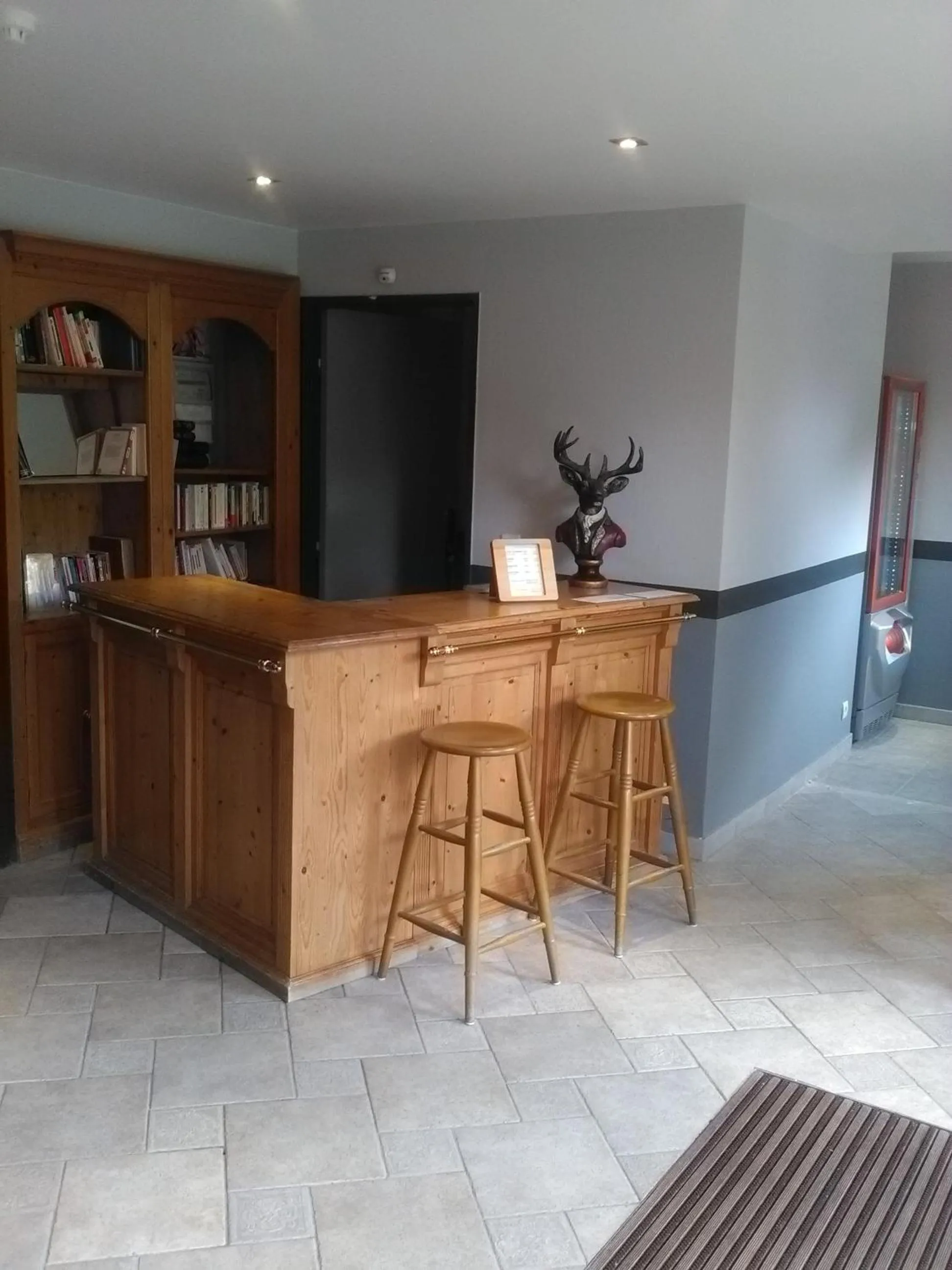 Lobby or reception in Residence Hotel Les Ducs De Chevreuse avec Hébergement, Repas & PDJ, Séminaire, Bureau & Parking