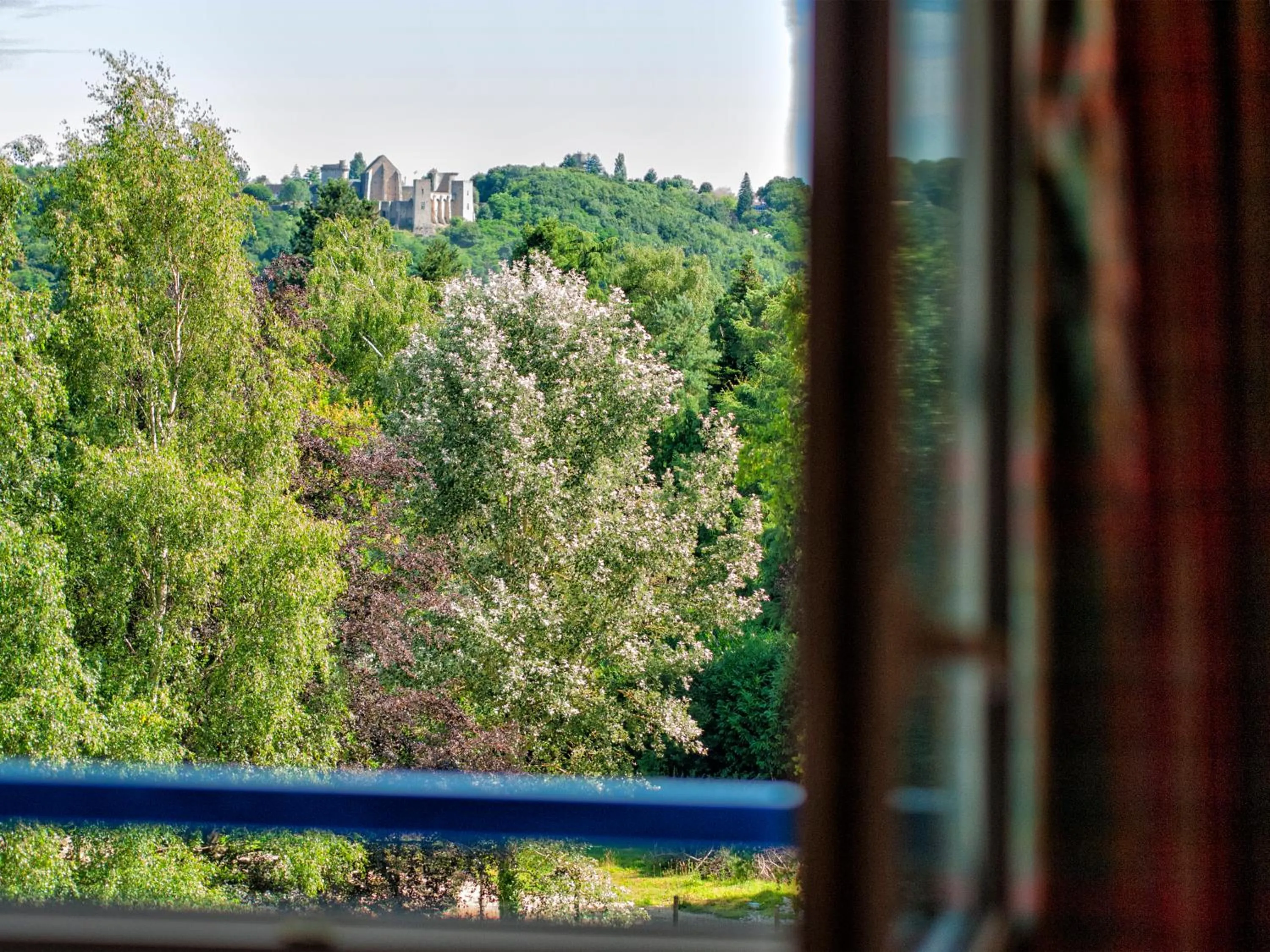 Nearby landmark in Residence Hotel Les Ducs De Chevreuse avec Hébergement, Repas & PDJ, Séminaire, Bureau & Parking