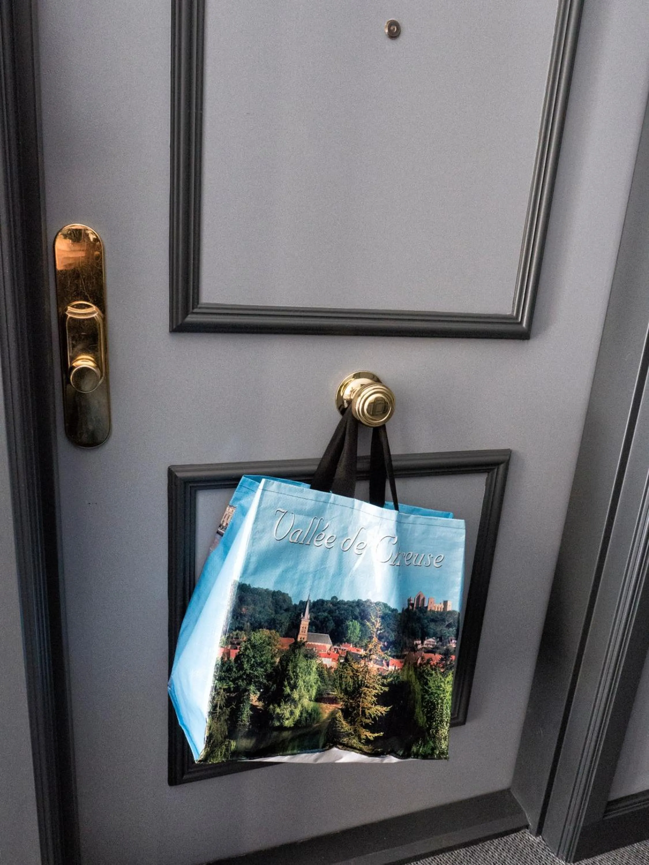 Breakfast in Residence Hotel Les Ducs De Chevreuse avec Hébergement, Repas & PDJ, Séminaire, Bureau & Parking