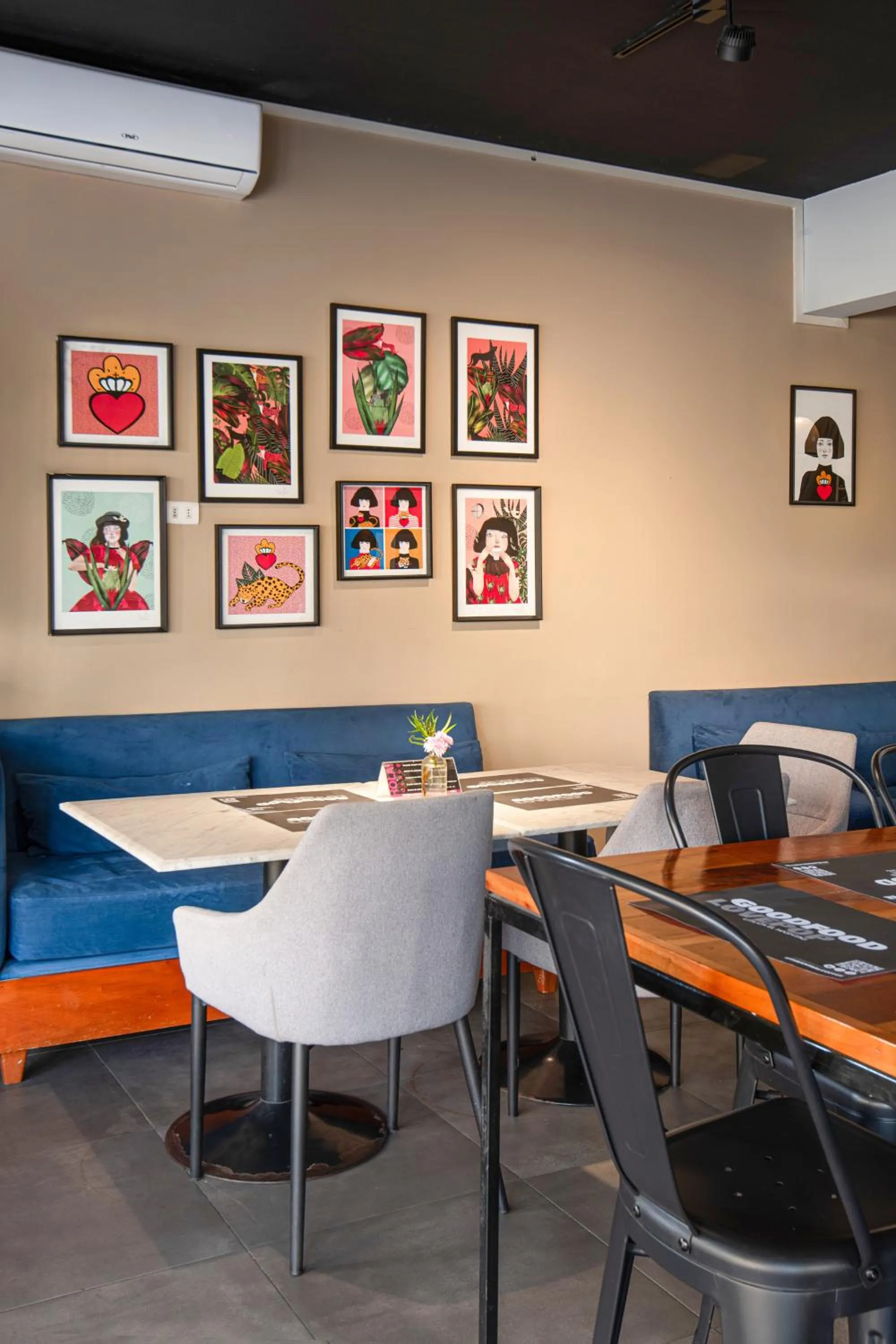 Restaurant/places to eat in The PopCity Hotel