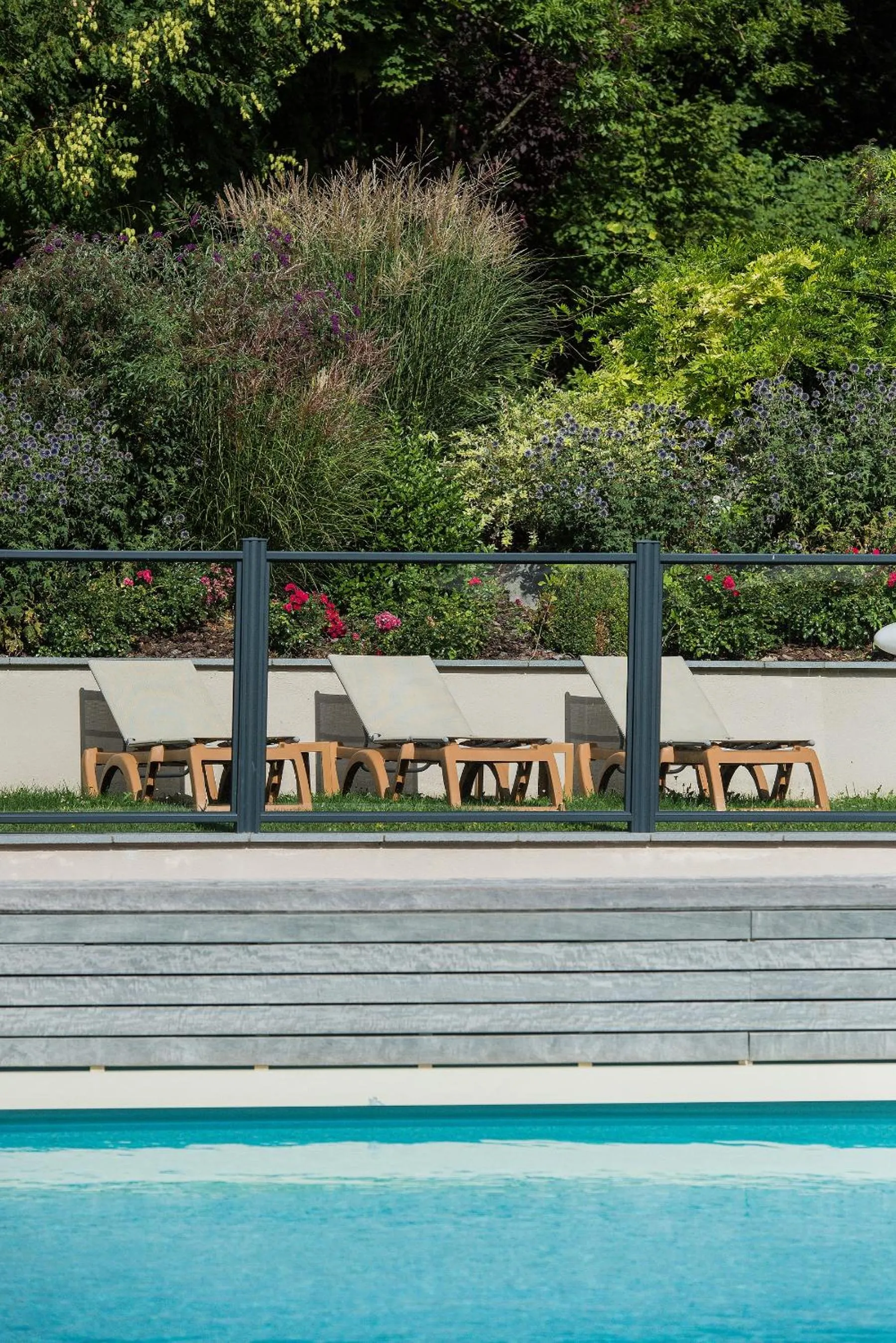 Swimming pool in Résidence la Réserve Genève Ferney Voltaire