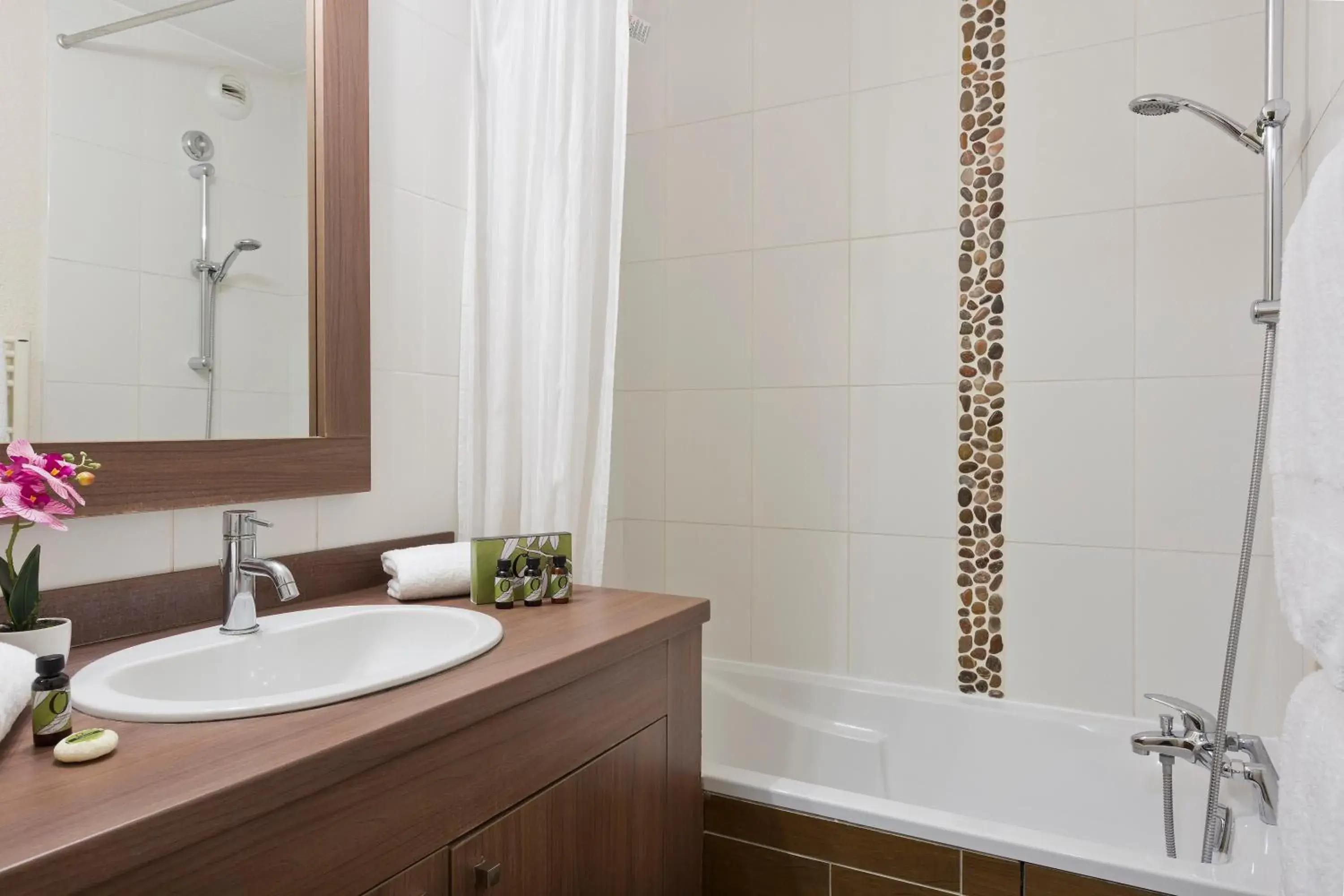 Superior Studio with Park View in Résidence la Réserve Genève Ferney Voltaire Superior Studio with Park View in Résidence la Réserve Genève Ferney Voltaire