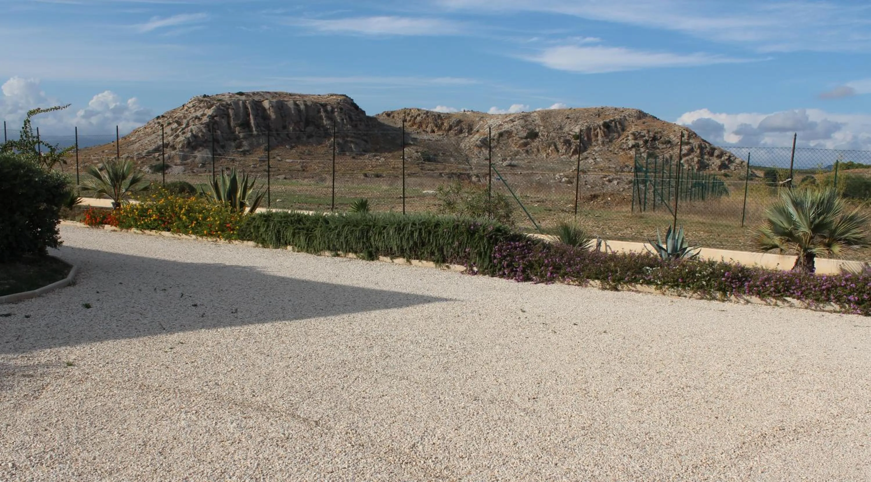 Inner courtyard view in B&B L'EDEN DI CAPO BIANCO