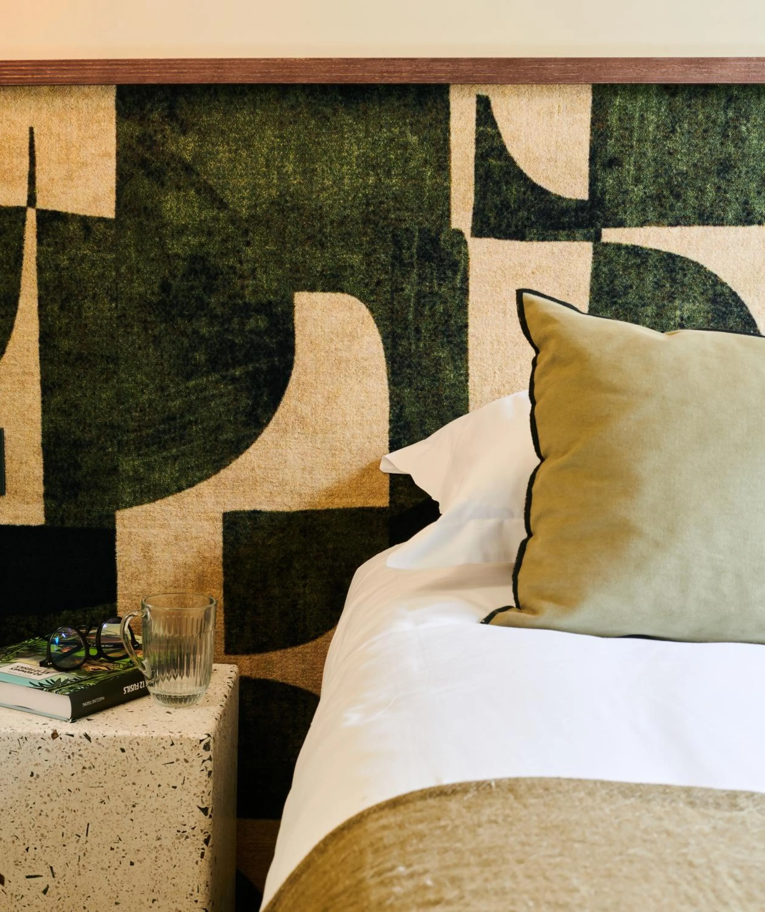 Bed in Hôtel Cartier