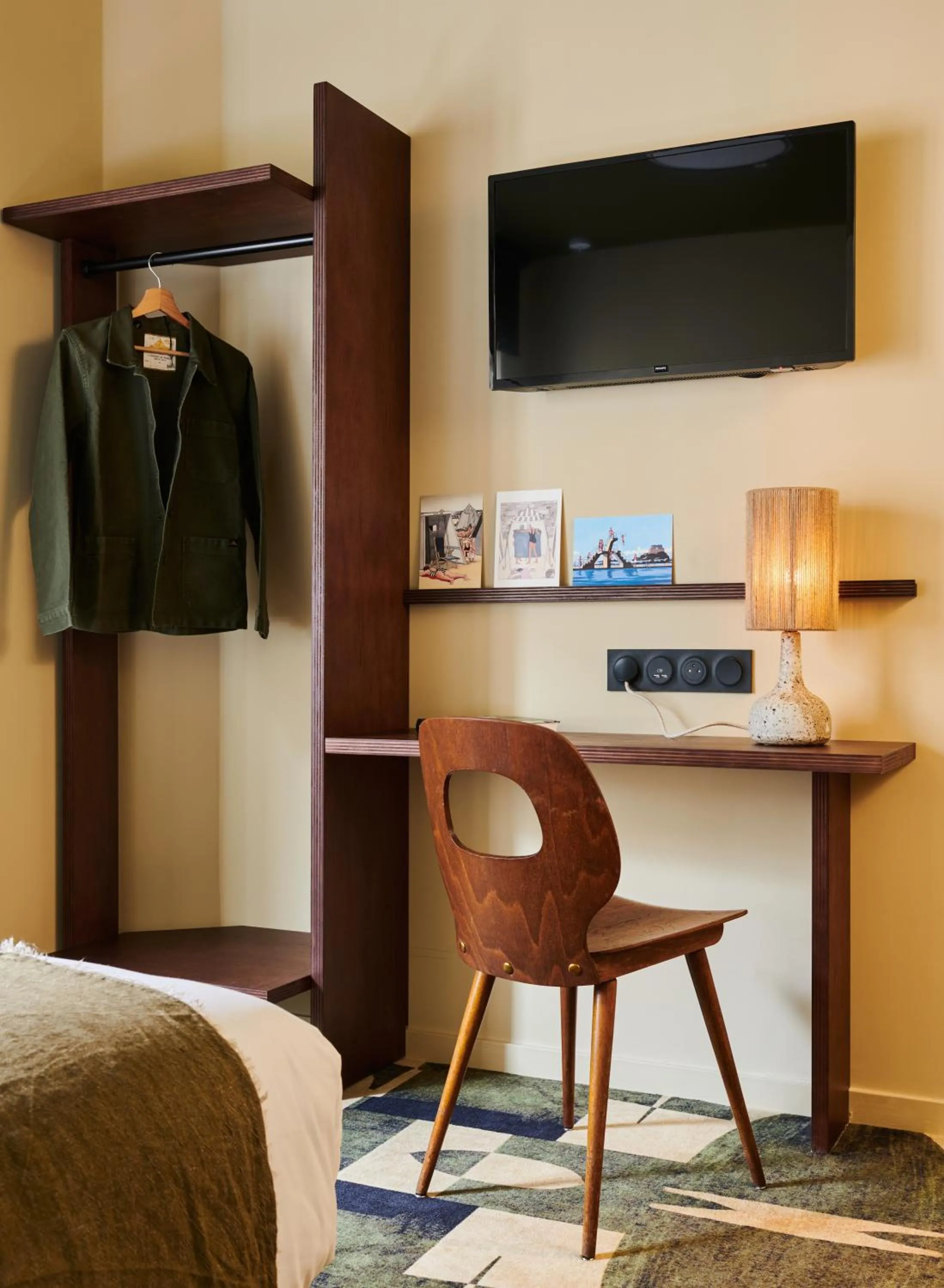 TV and multimedia, Bed in Hôtel Cartier