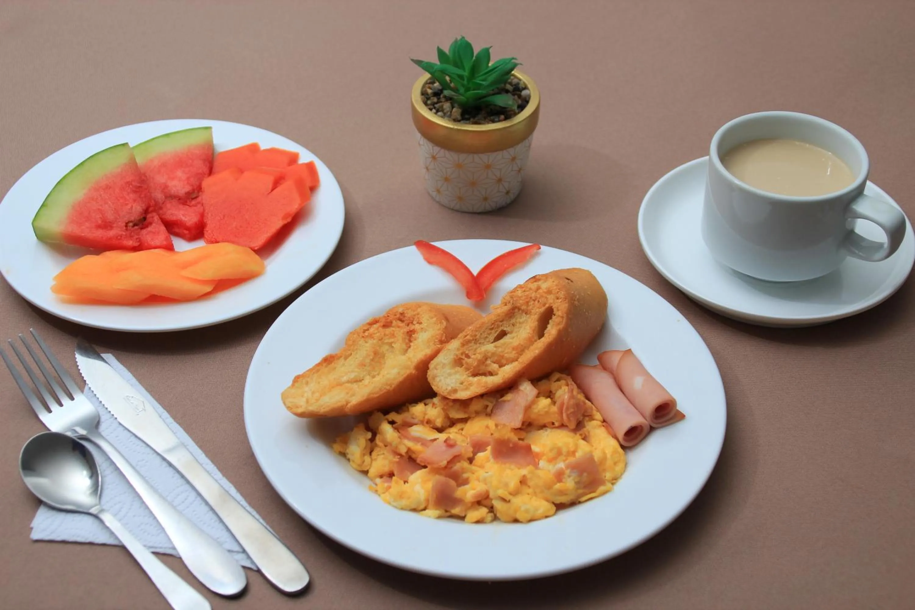 Breakfast in Hotel Rodadero Inn By GEH Suites