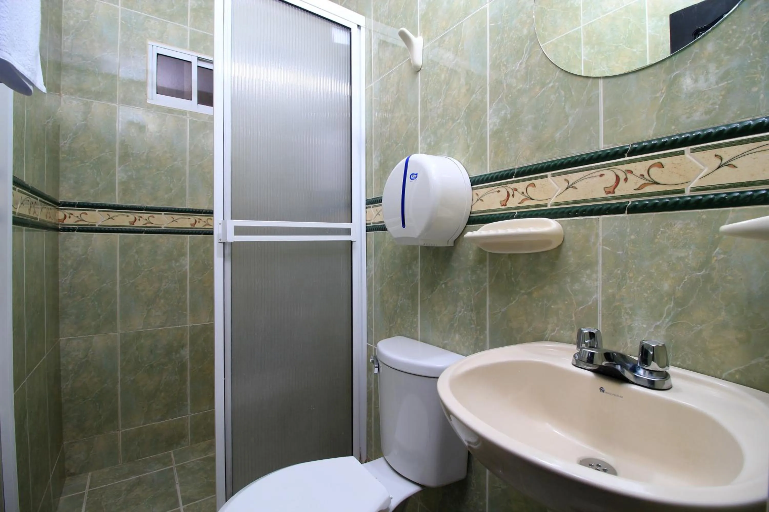 Bathroom in Hotel Rodadero Inn By GEH Suites