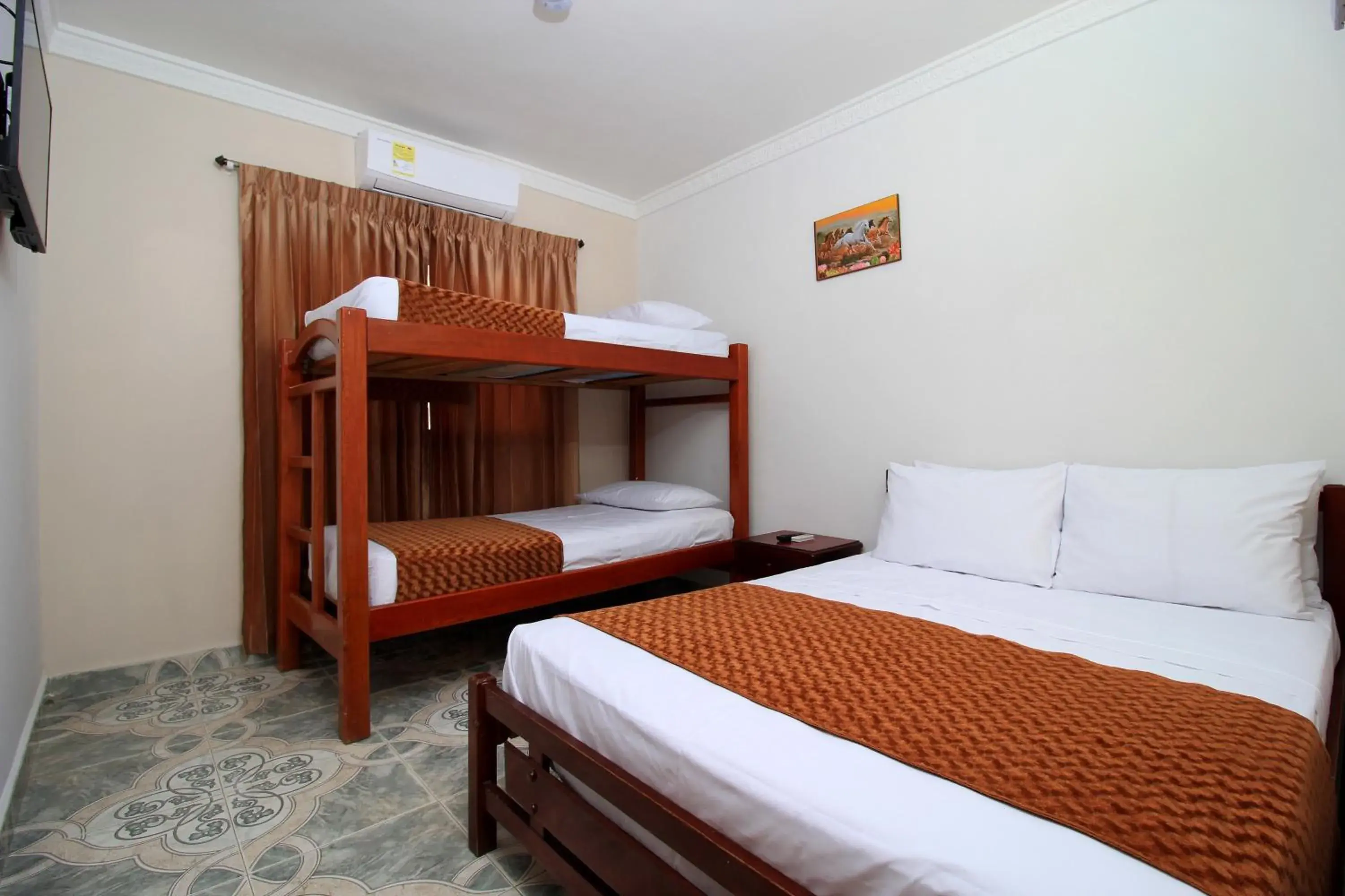 Quadruple Room in Hotel Rodadero Inn By GEH Suites Quadruple Room in Hotel Rodadero Inn By GEH Suites