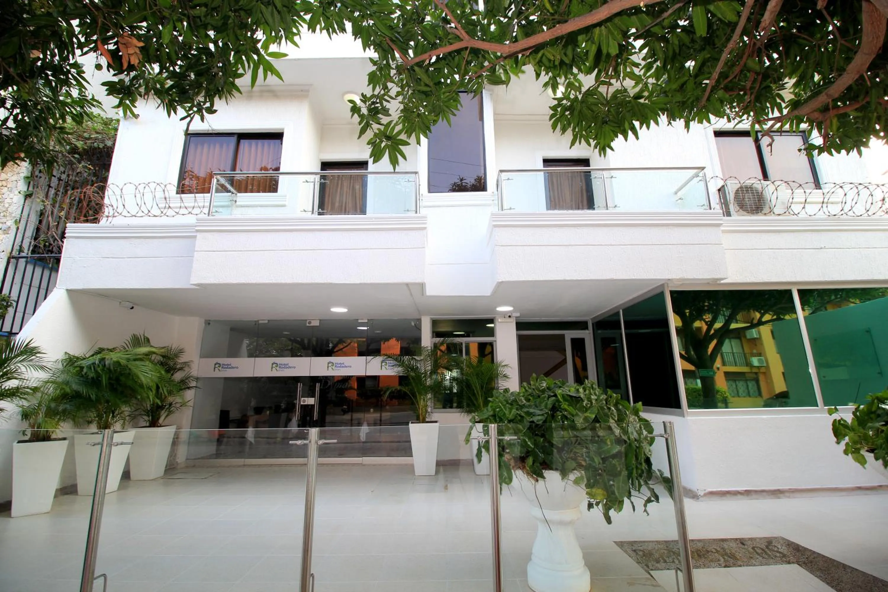 Property building in Hotel Rodadero Inn By GEH Suites