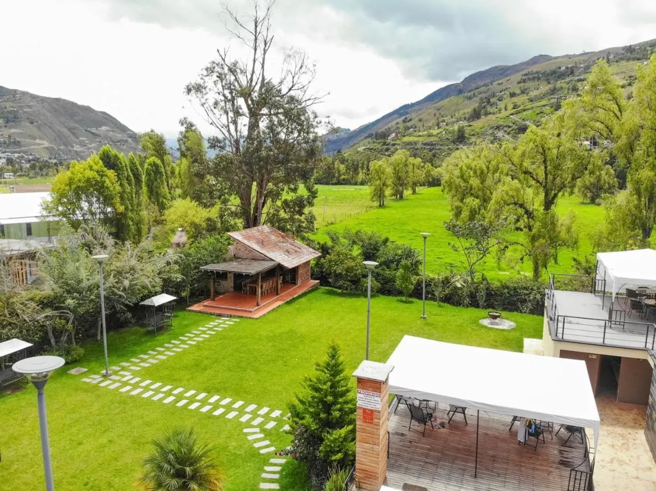 Swimming pool in Hosteria Arhaná