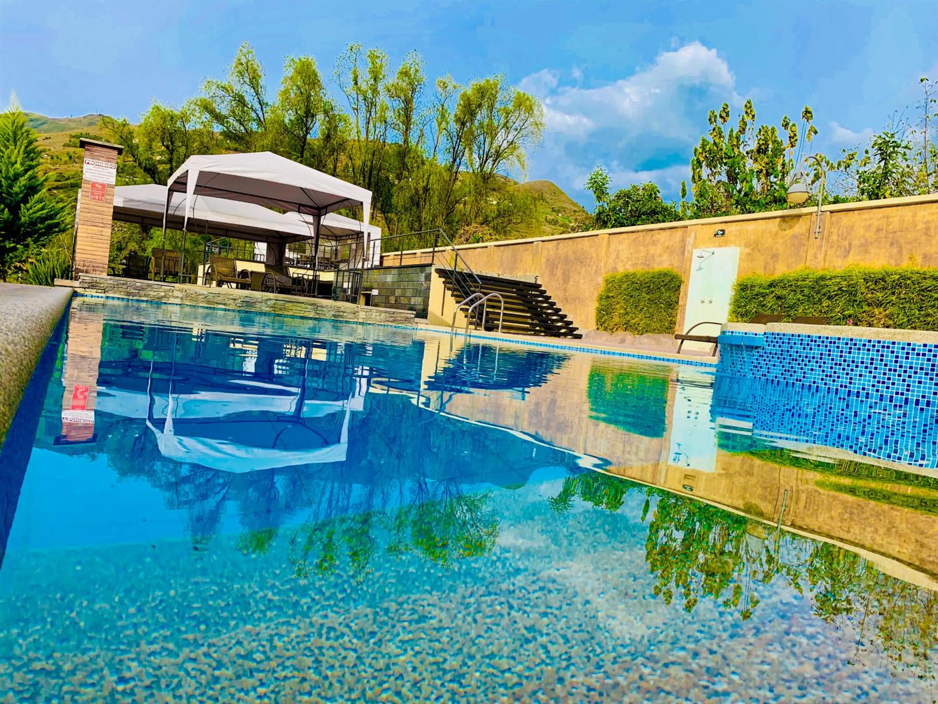 Swimming pool in Hosteria Arhaná