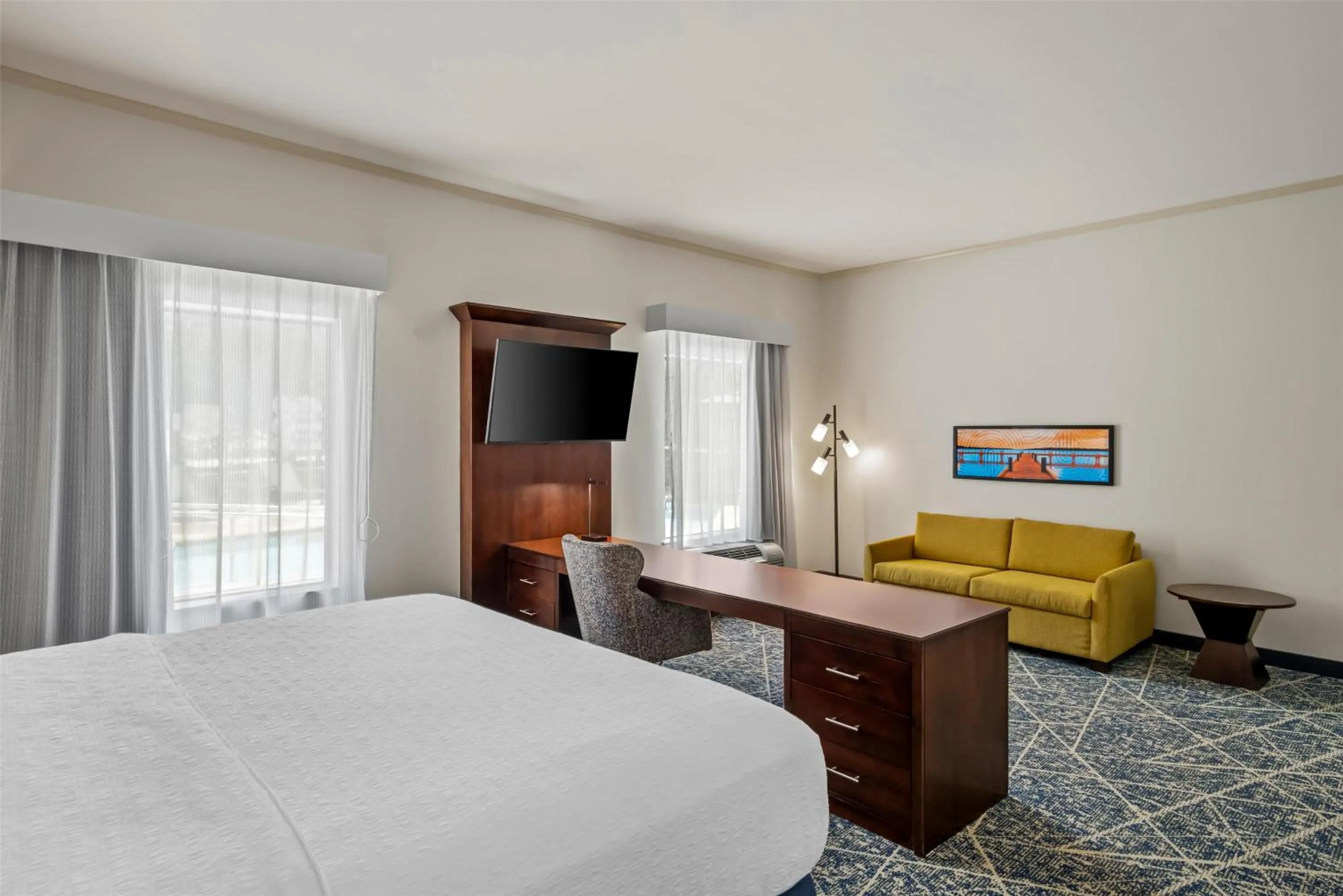 Living room, Bed in Hampton Inn and Suites Trophy Club - Fort Worth North
