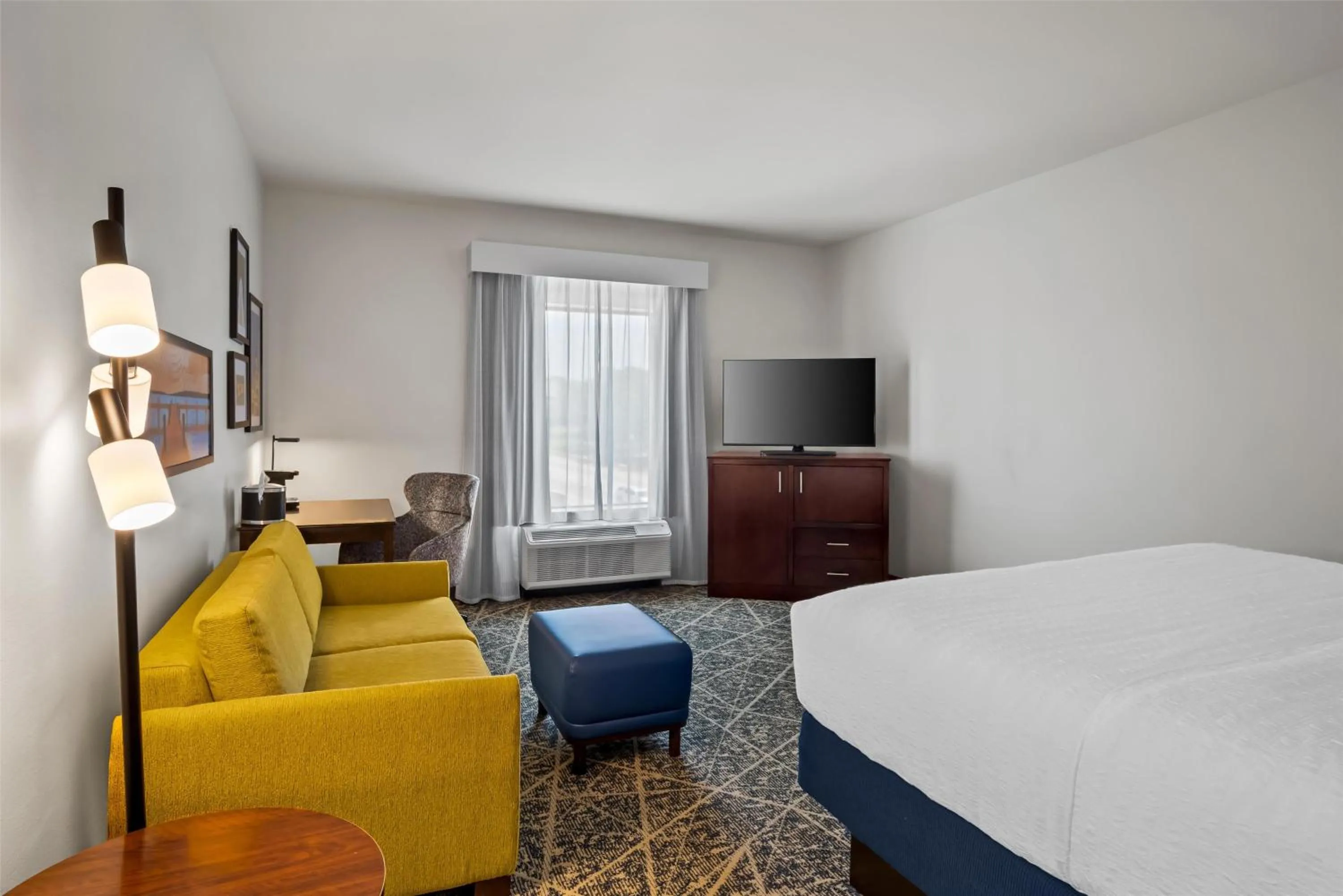 Bedroom, Bed in Hampton Inn and Suites Trophy Club - Fort Worth North