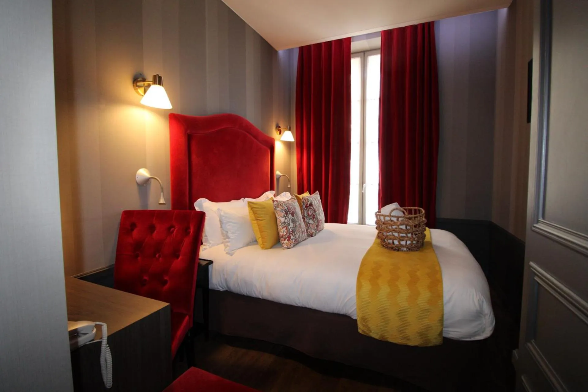 Photo of the whole room, Bed in Hôtel Alexandra