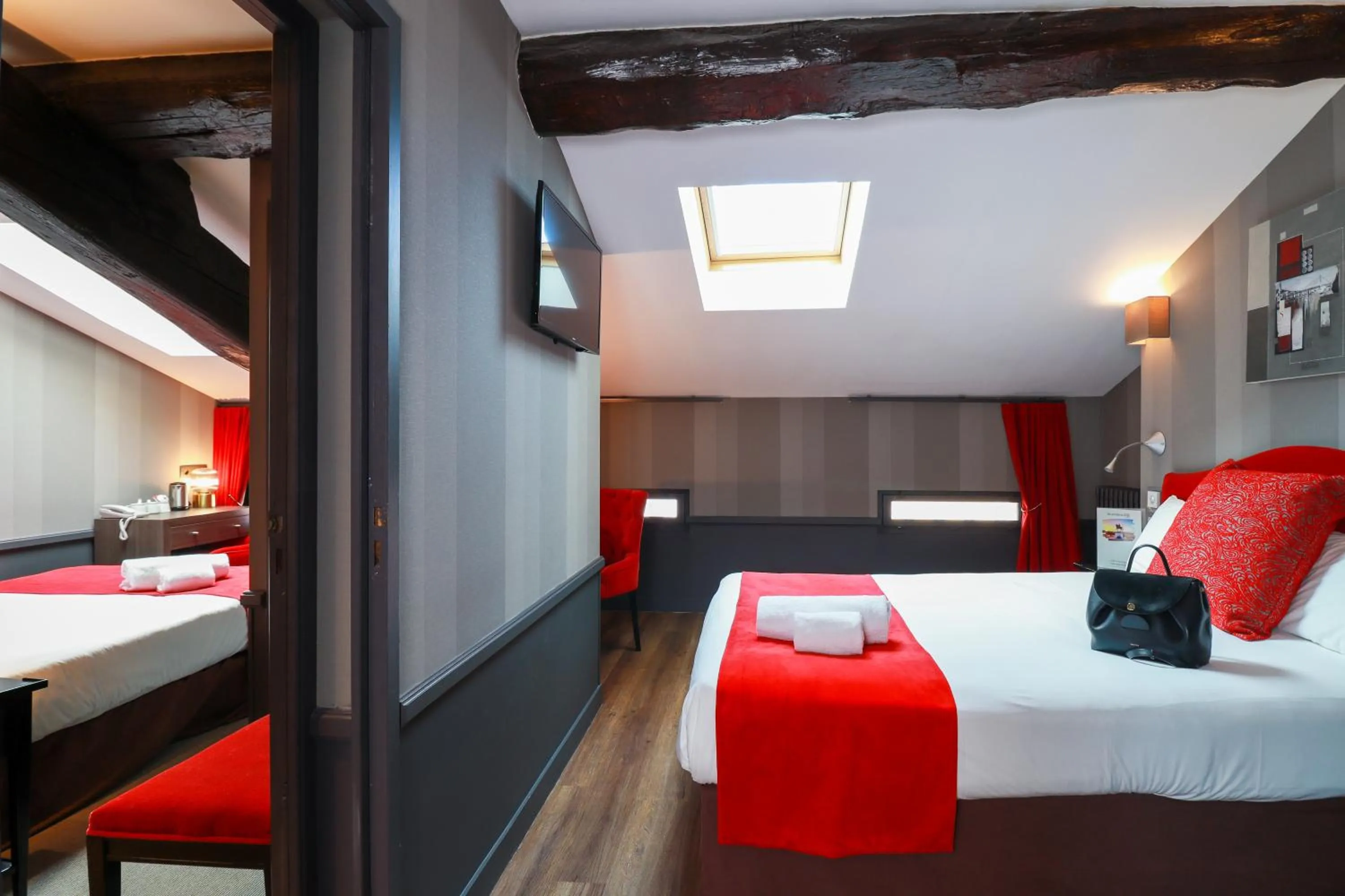 Photo of the whole room, Bed in Hôtel Alexandra