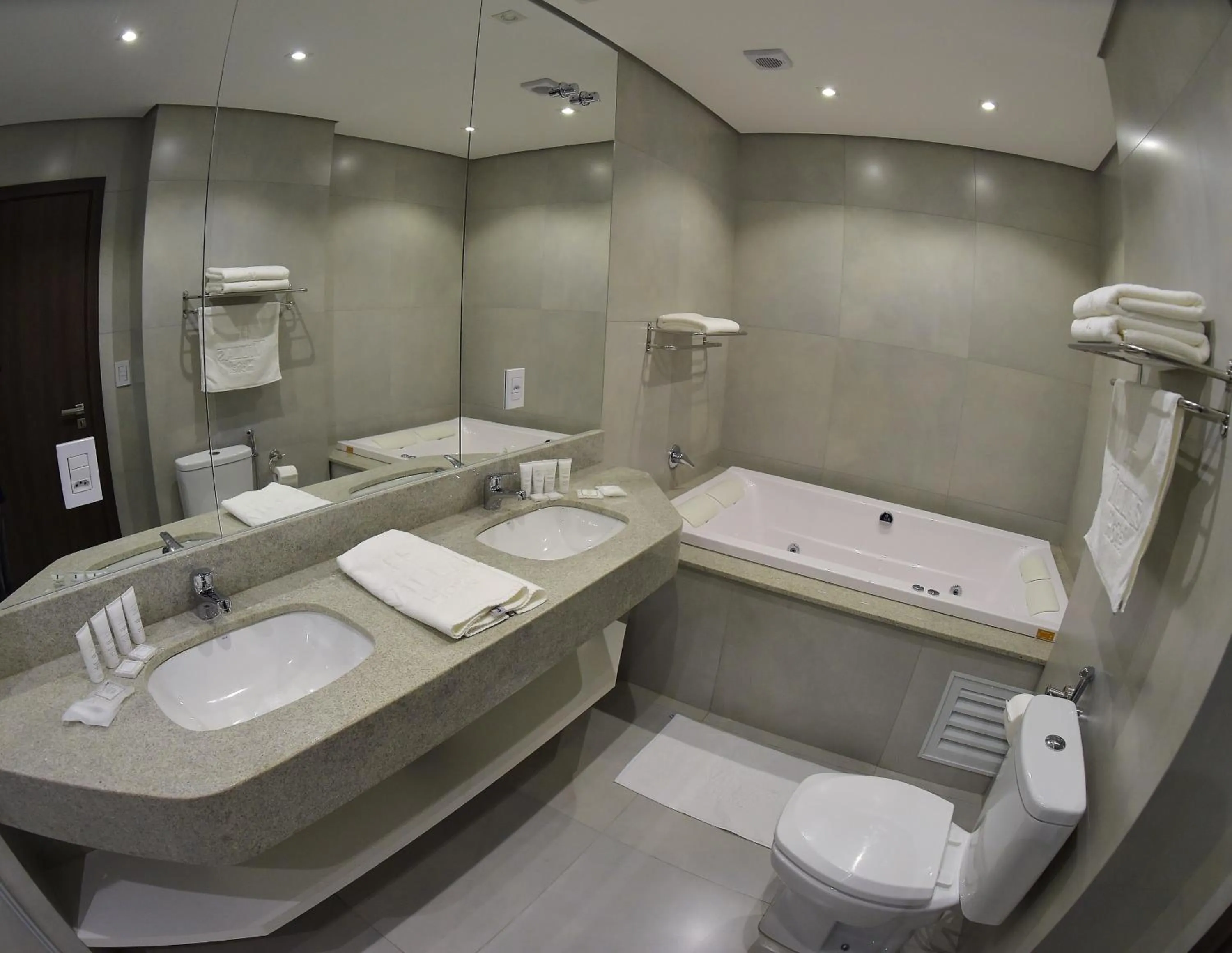 Bathroom in Villas Hotel