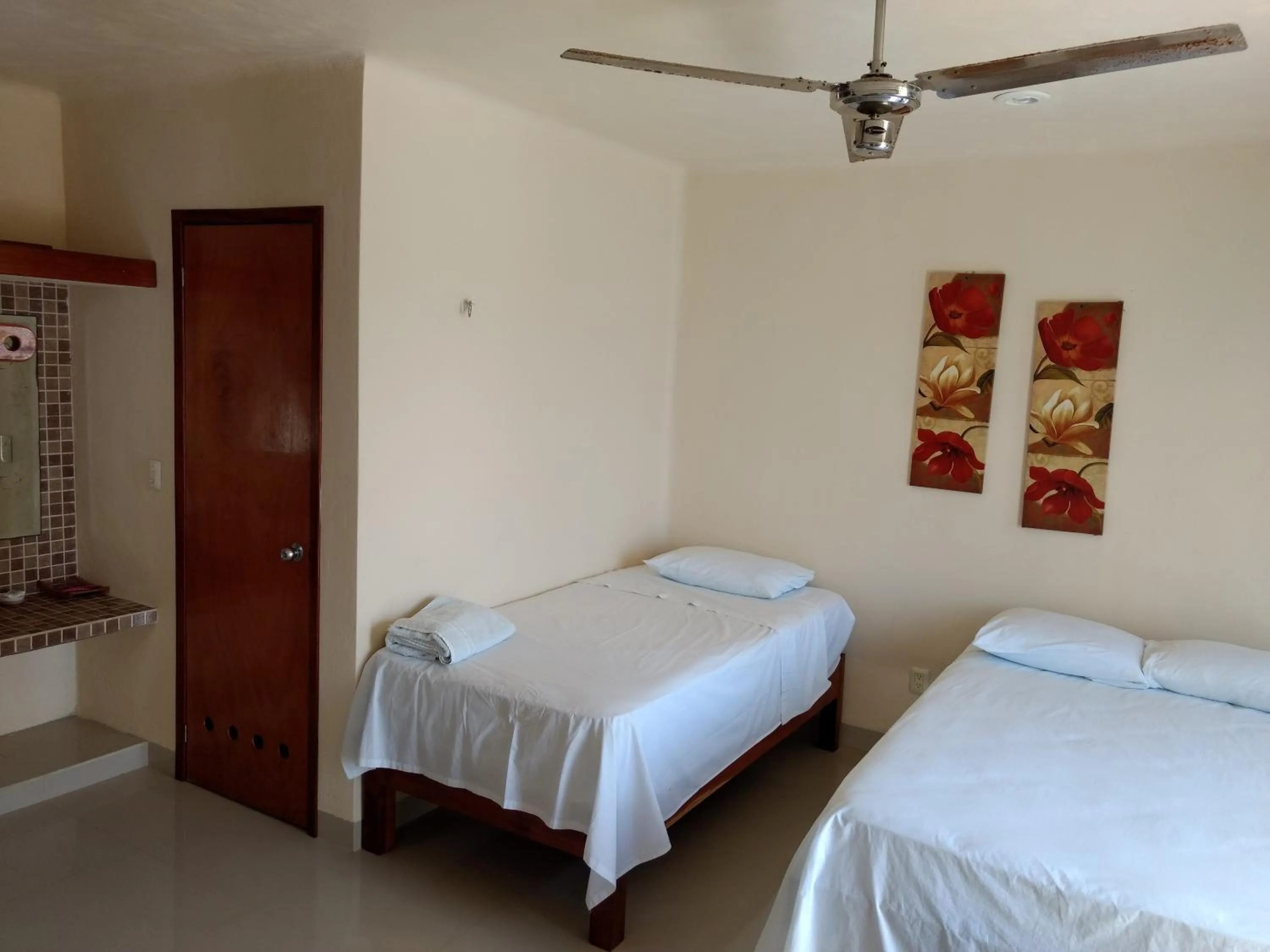 Photo of the whole room, Bed in Las Cabañas del Doctor