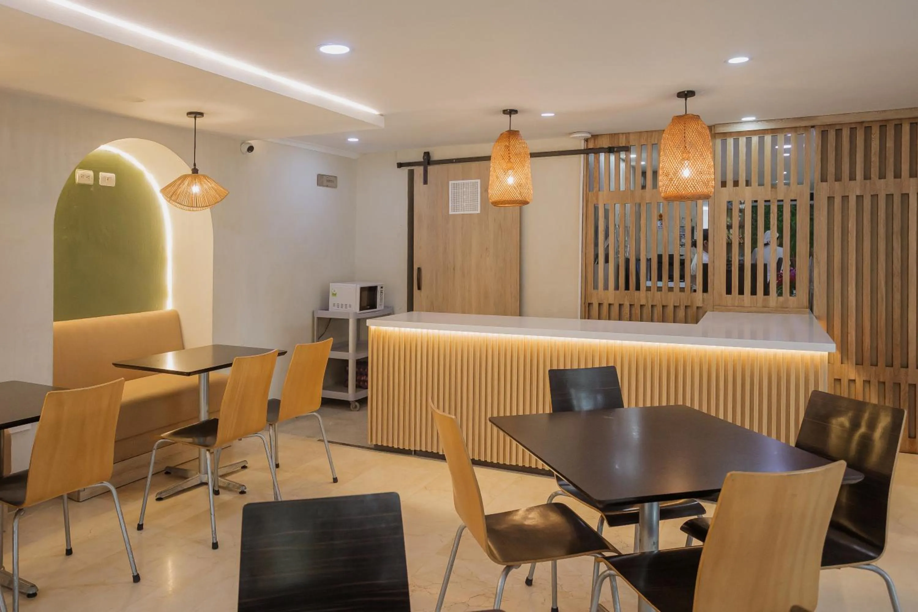 Restaurant/places to eat in Hotel Portón Sabaneta