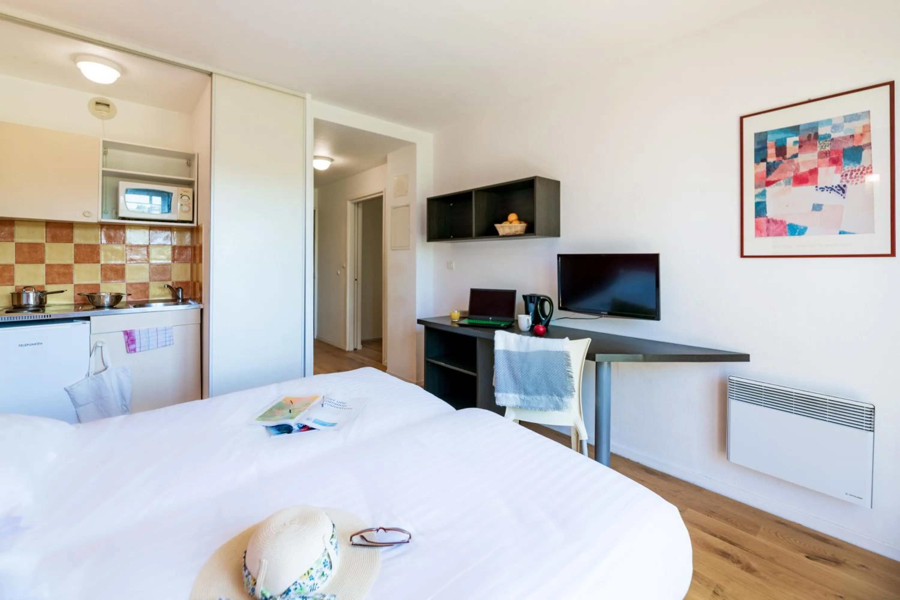 Bedroom in Cerise Valence