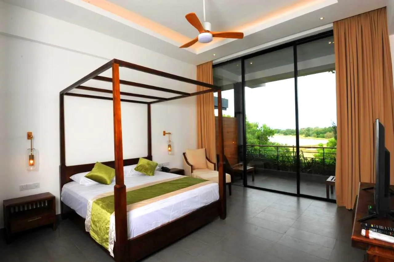 Lake view, Bed in The Lake Forest Hotel