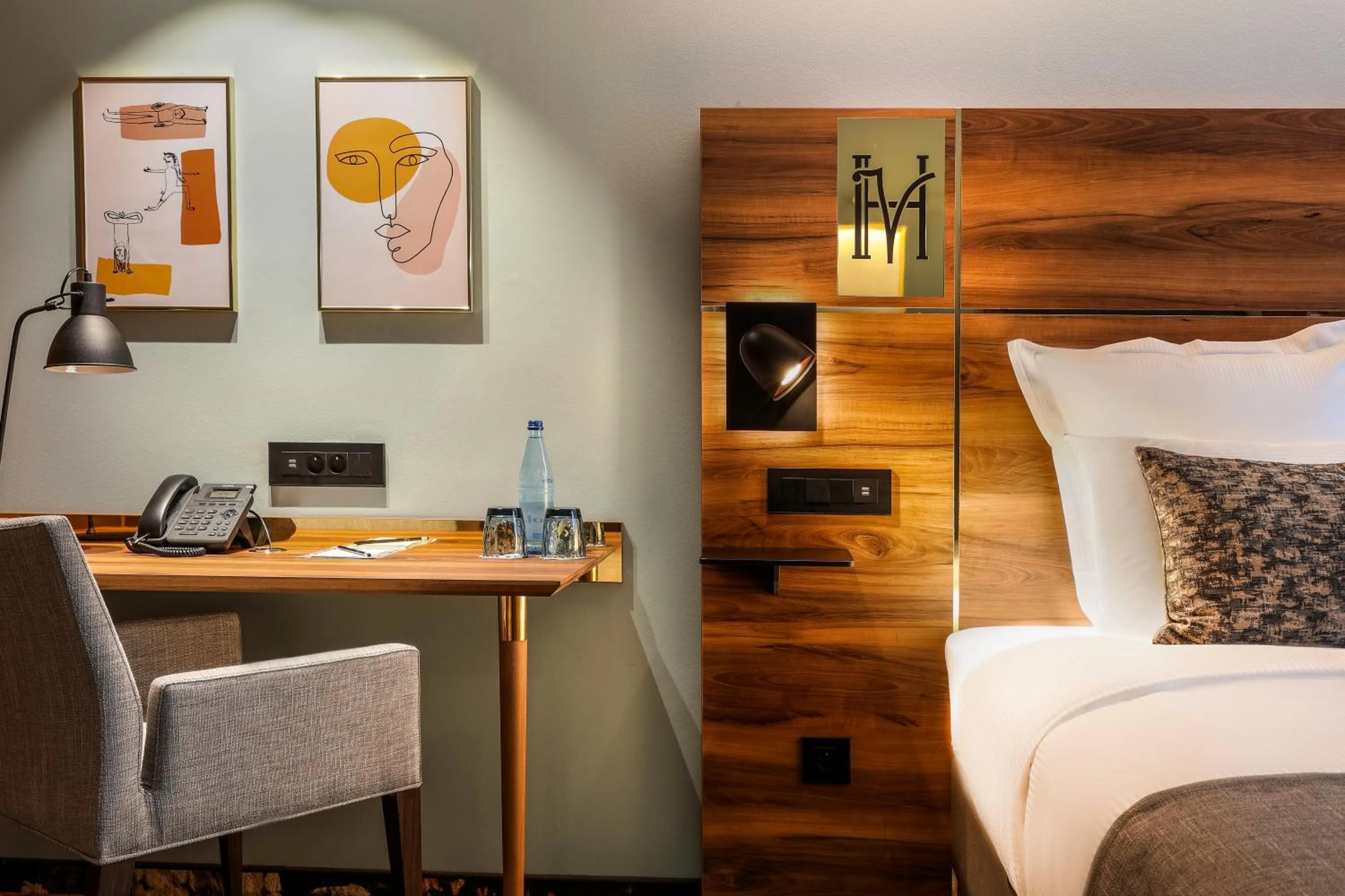 Property building, Bed in Hotel des Vosges BW Premier Collection