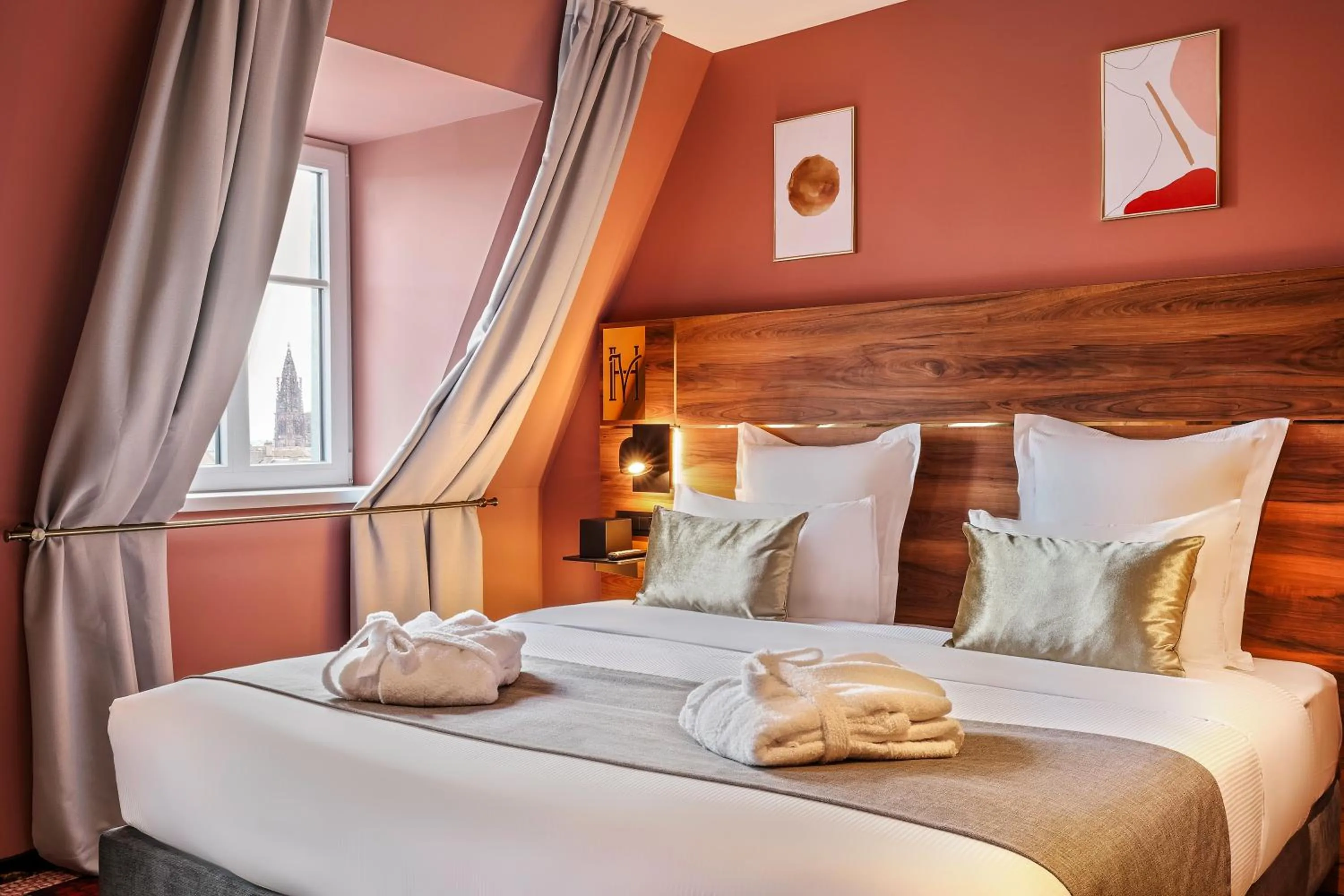 Property building, Bed in Hotel des Vosges BW Premier Collection