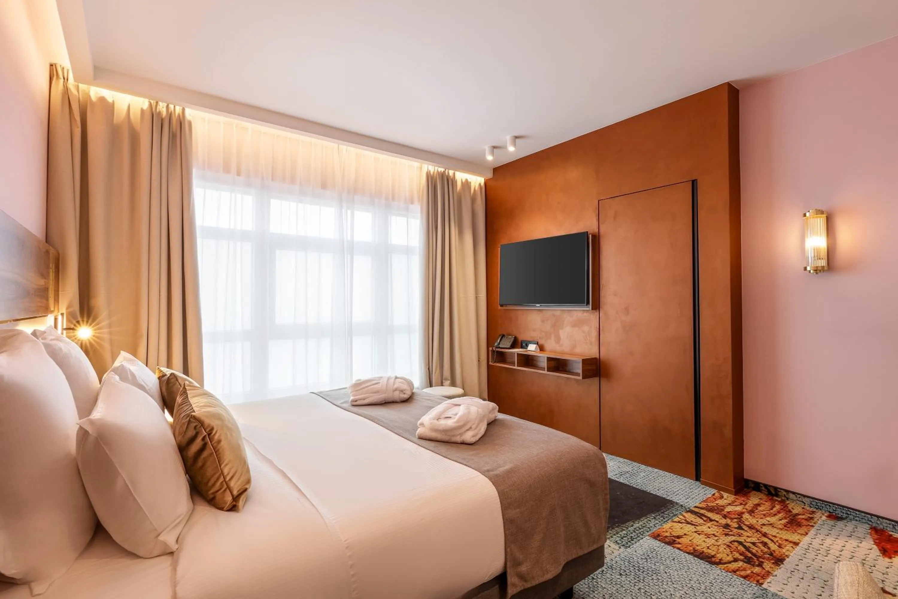 Property building, Bed in Hotel des Vosges BW Premier Collection