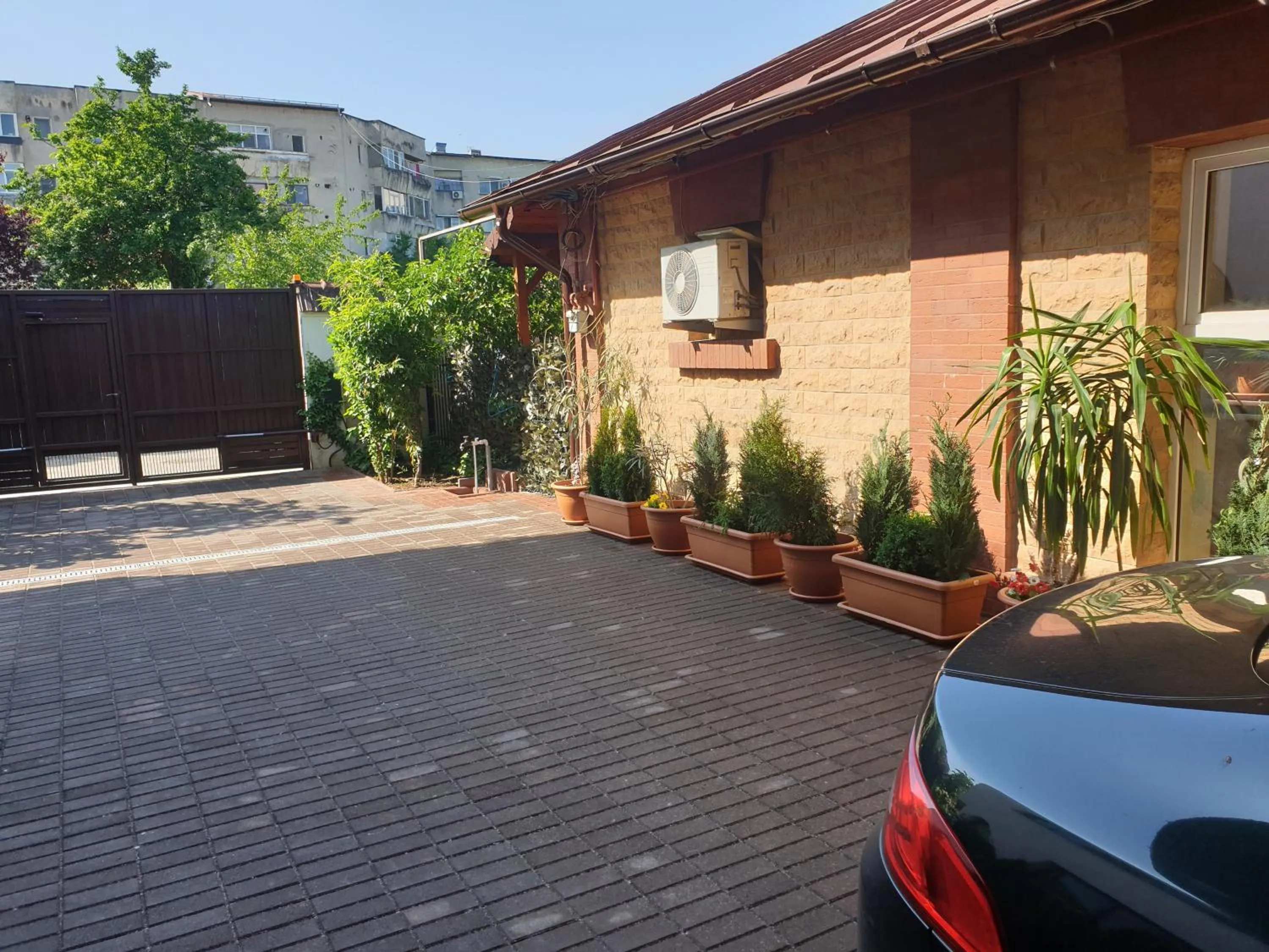 Property building in La Cristina