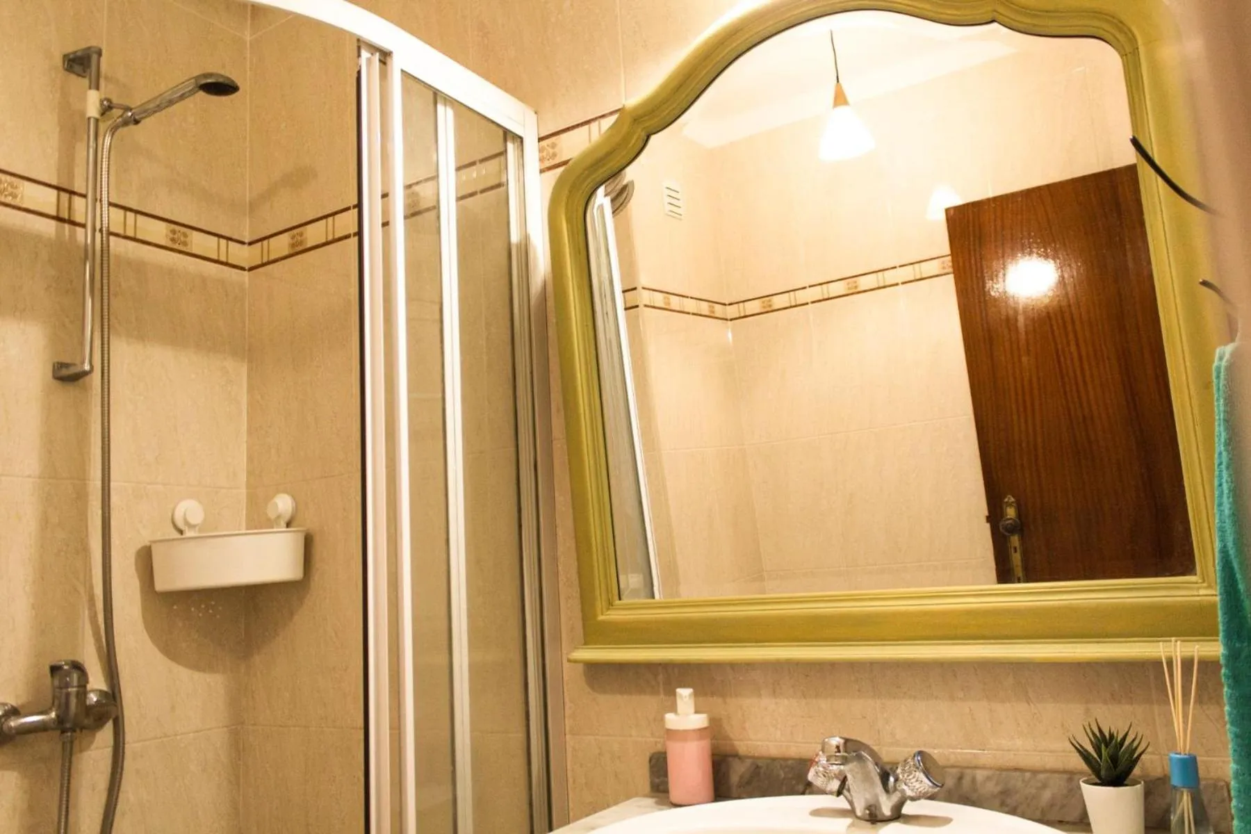 Bathroom in Paz & Amor Guest House - Peace & Love