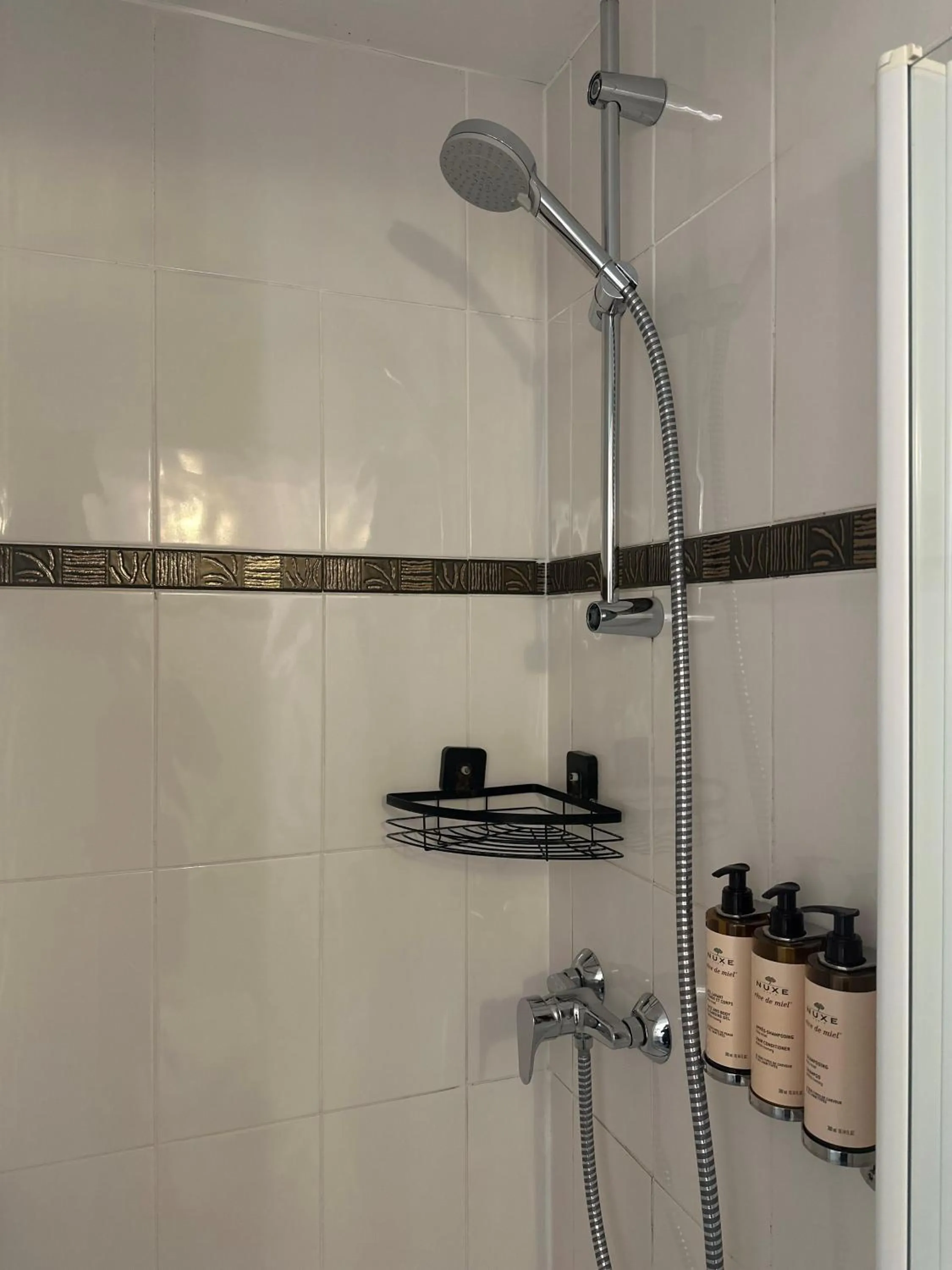 Shower in Château de Bellefontaine - Teritoria