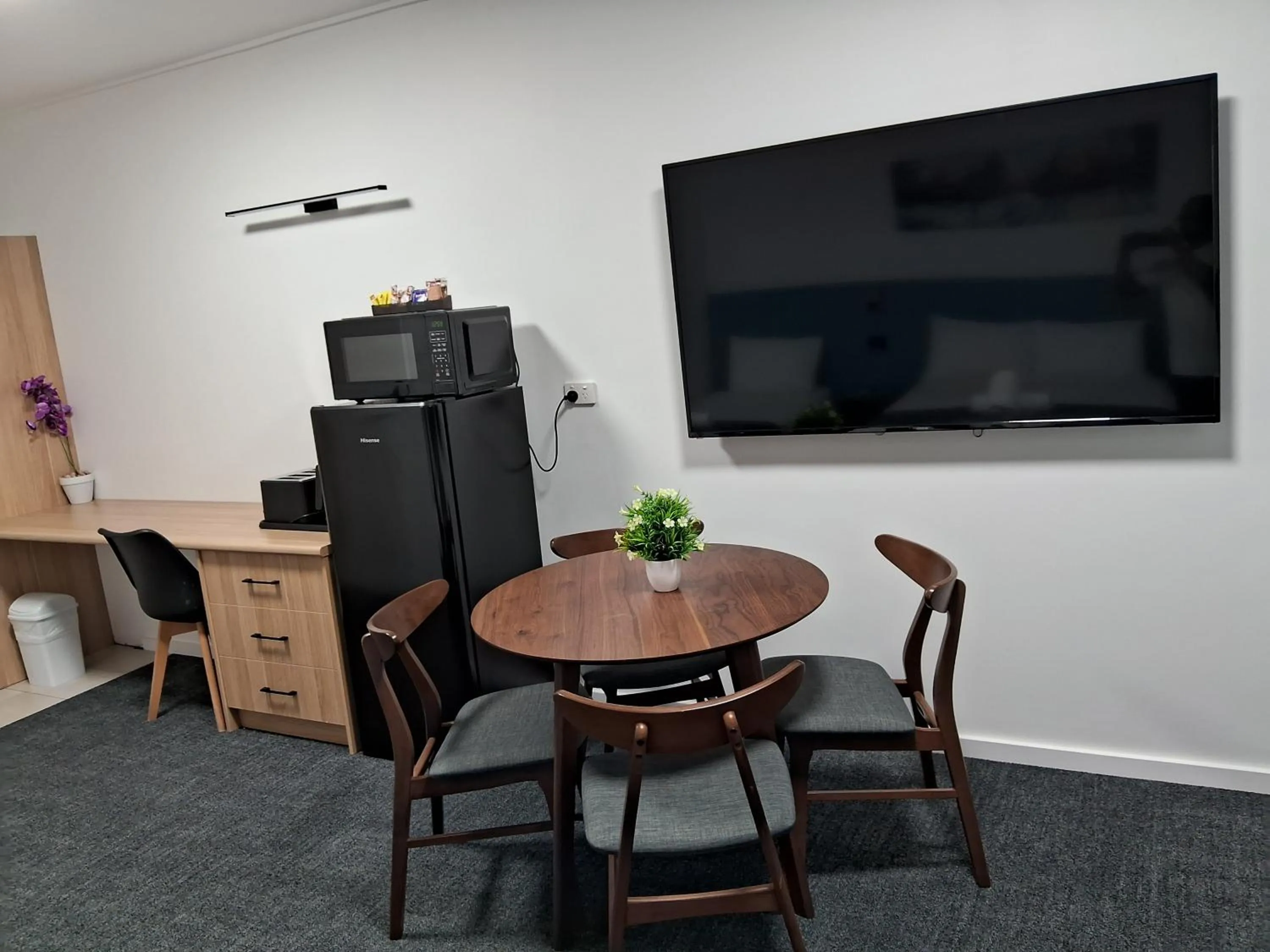 Dining area in Mid City Motor Inn