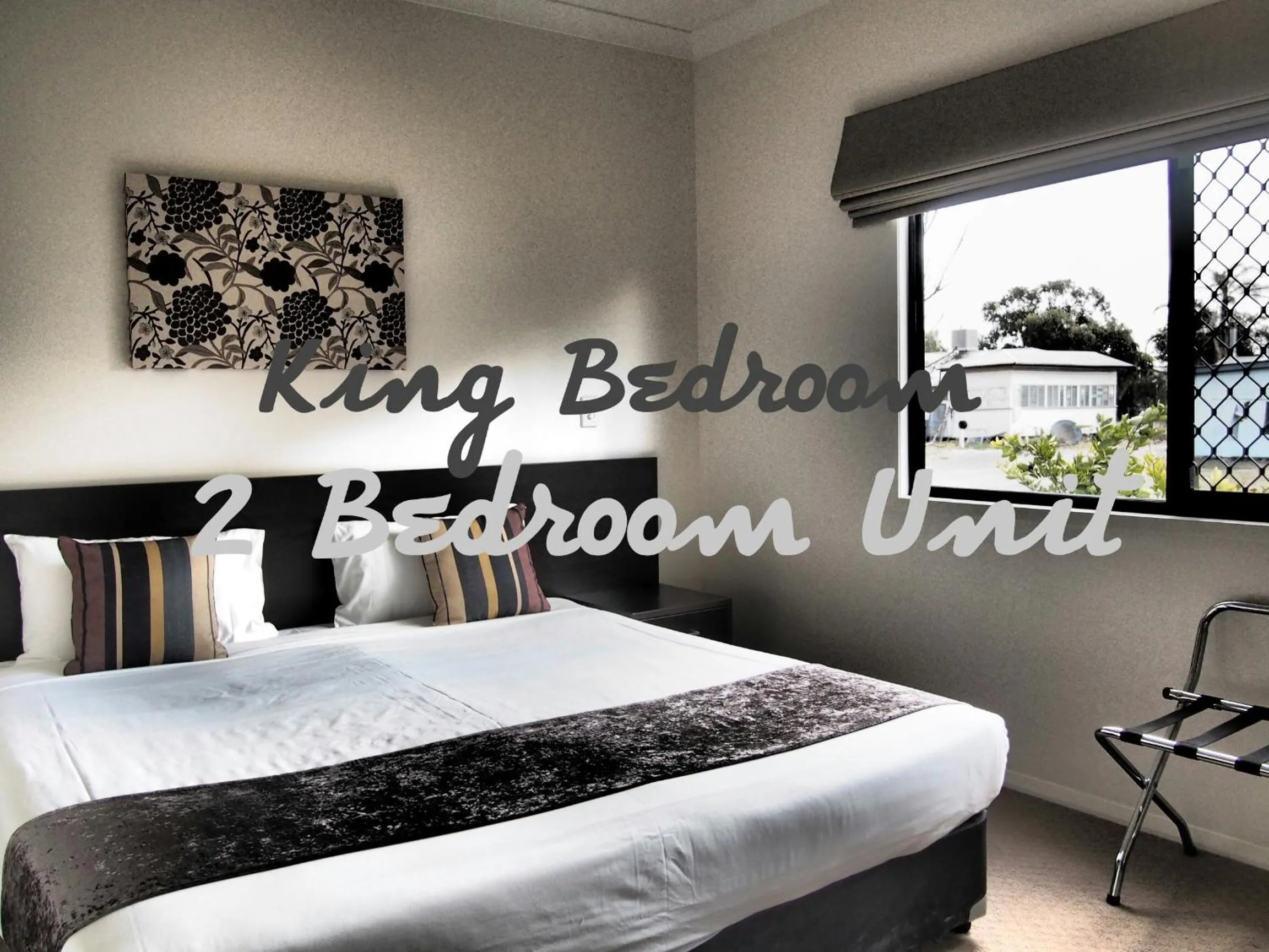 Bed in Injune Motor Inn