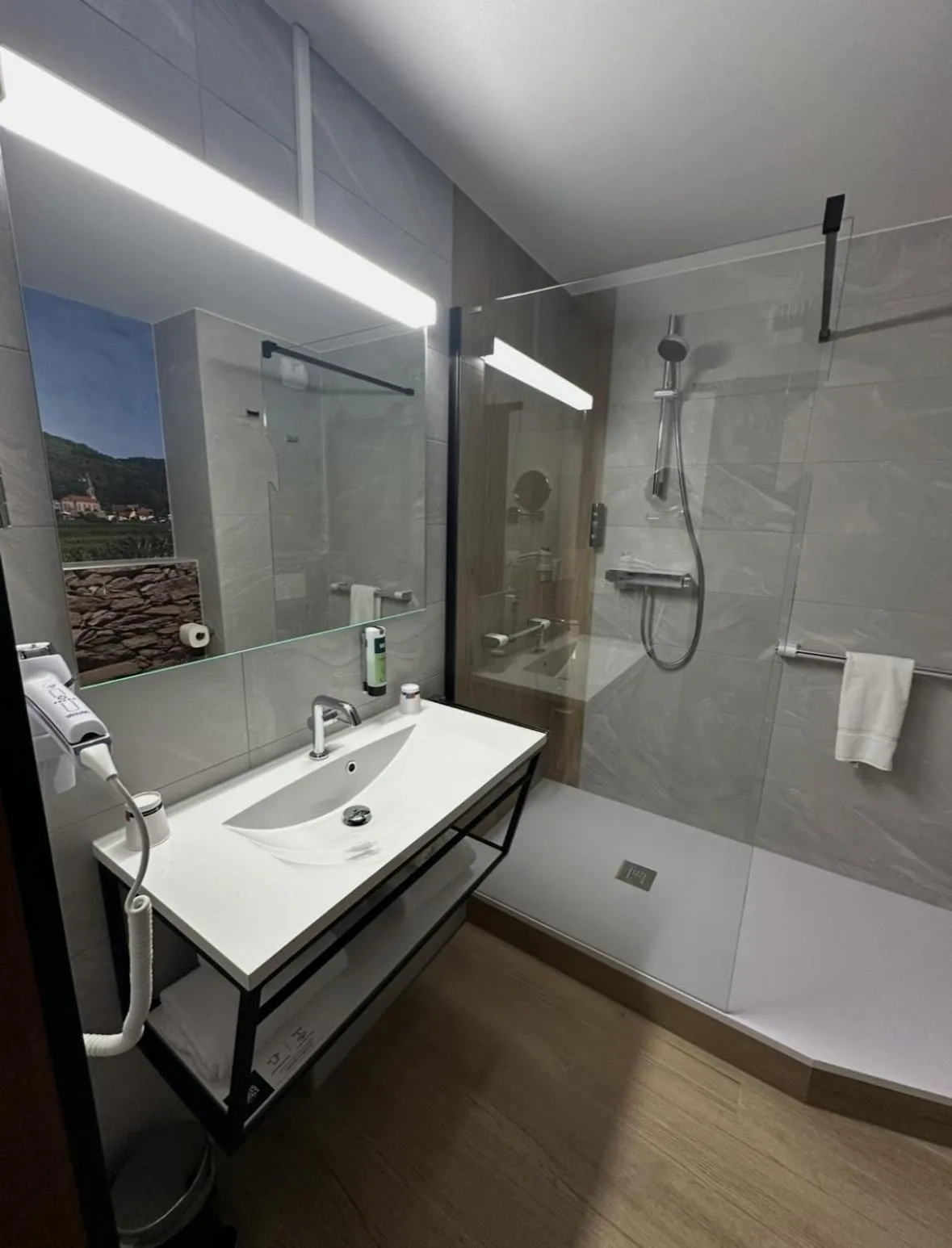 Shower in Hotel Colmar Vignes Eguisheim