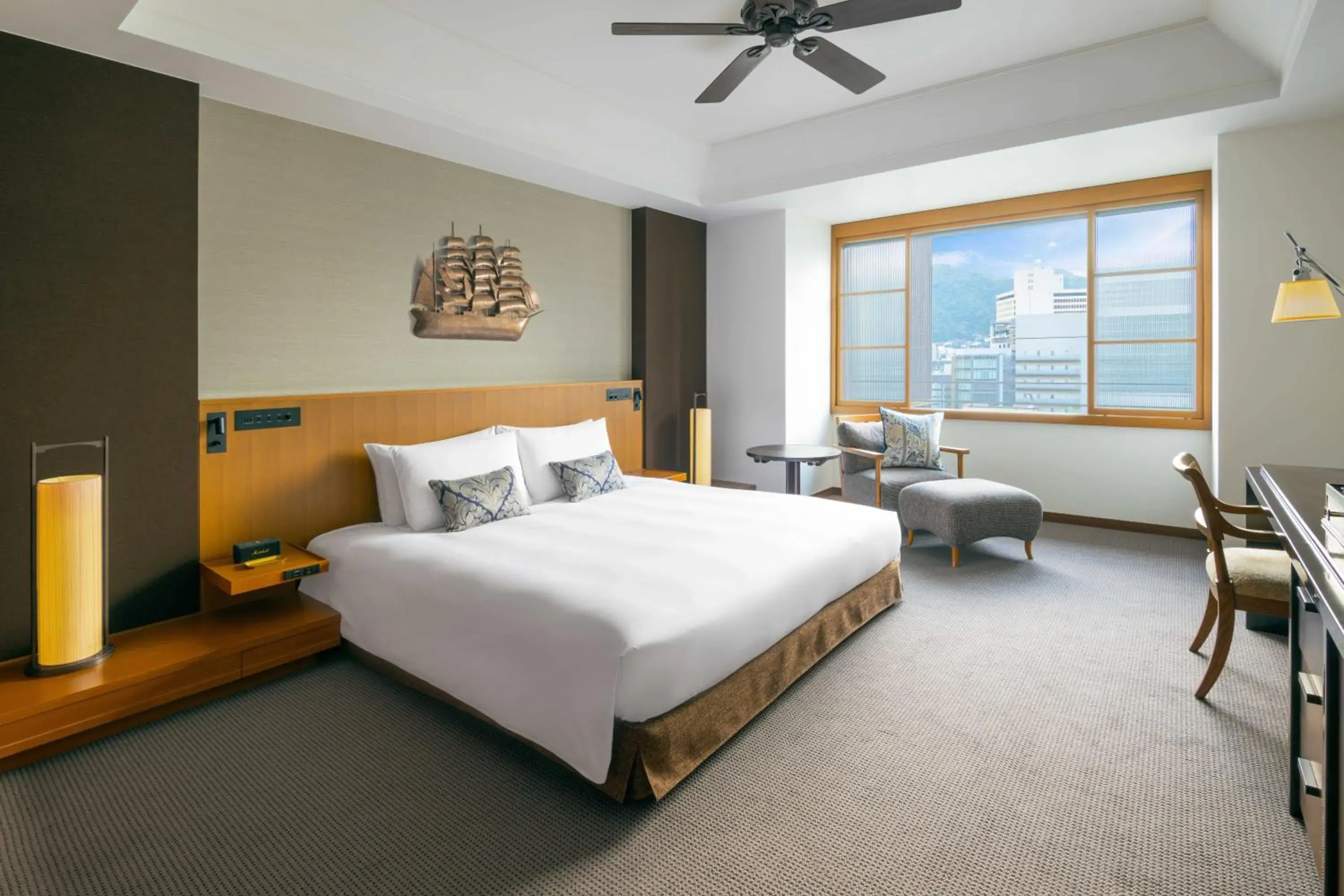 Oriental King Room - City Side in Oriental Hotel Oriental King Room - City Side in Oriental Hotel