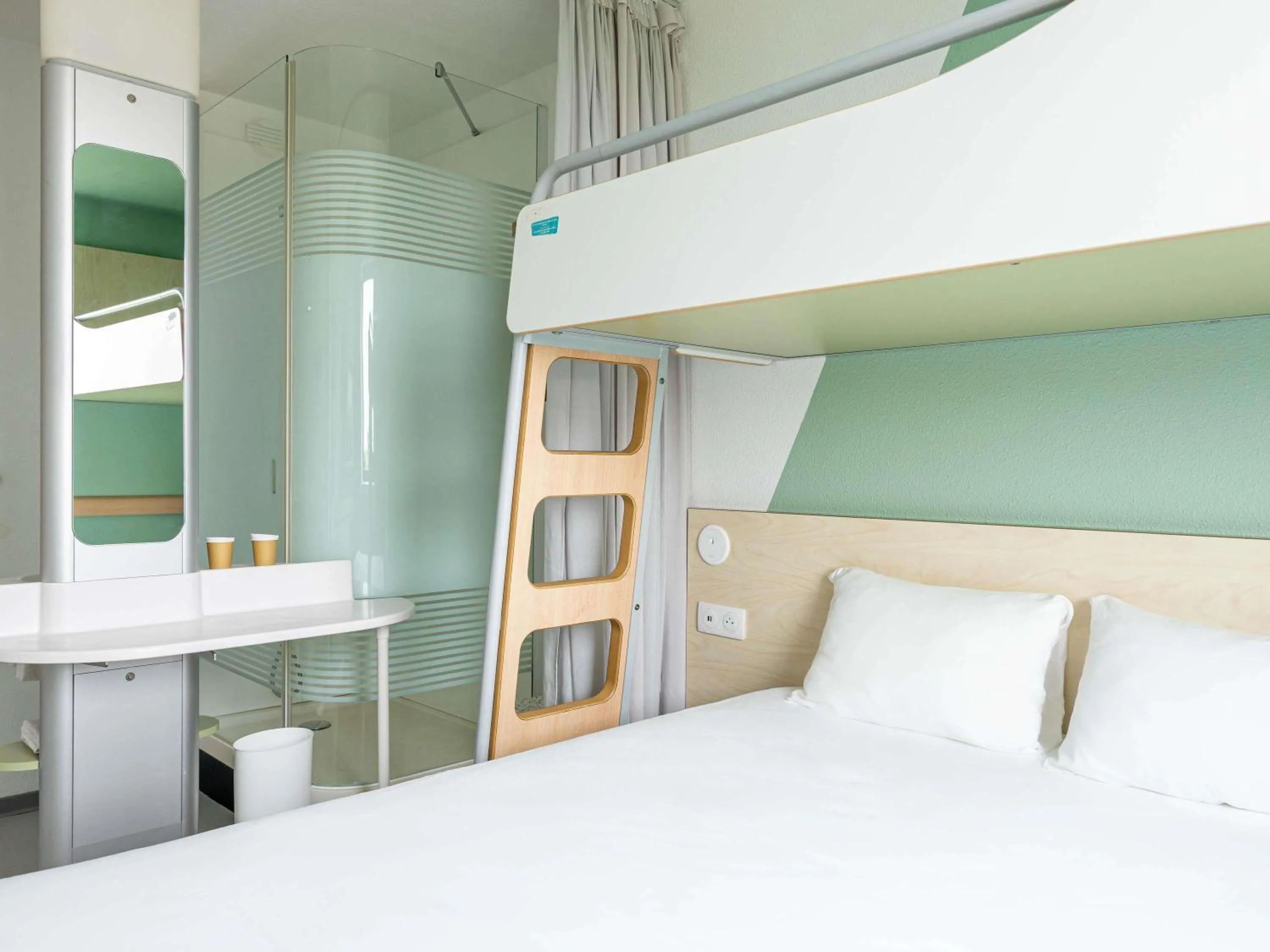 Bedroom, Bed in ibis budget Toulouse Aeroport