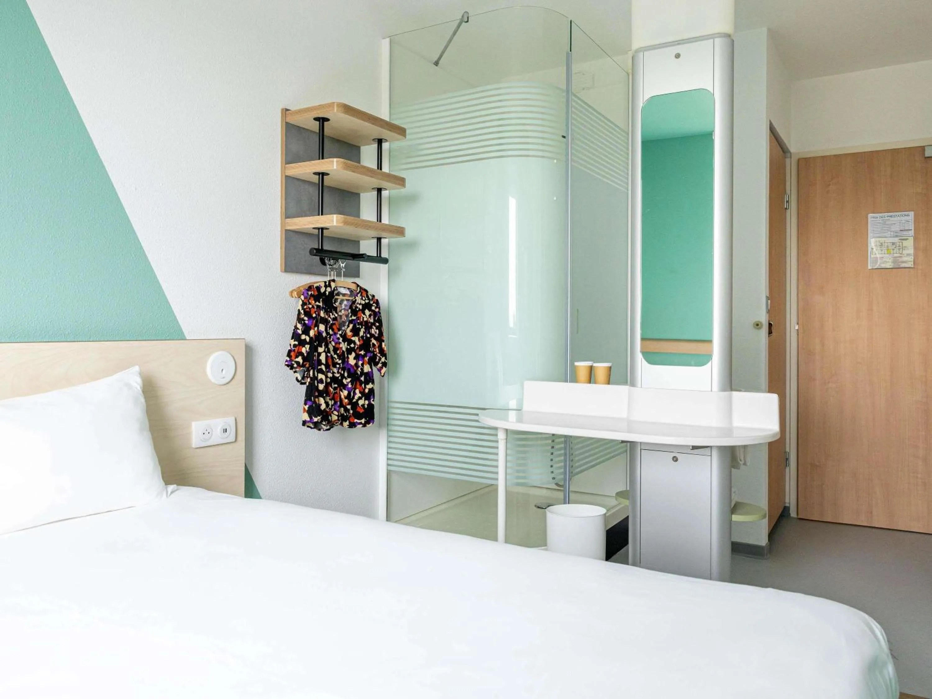 Bedroom, Bed in ibis budget Toulouse Aeroport