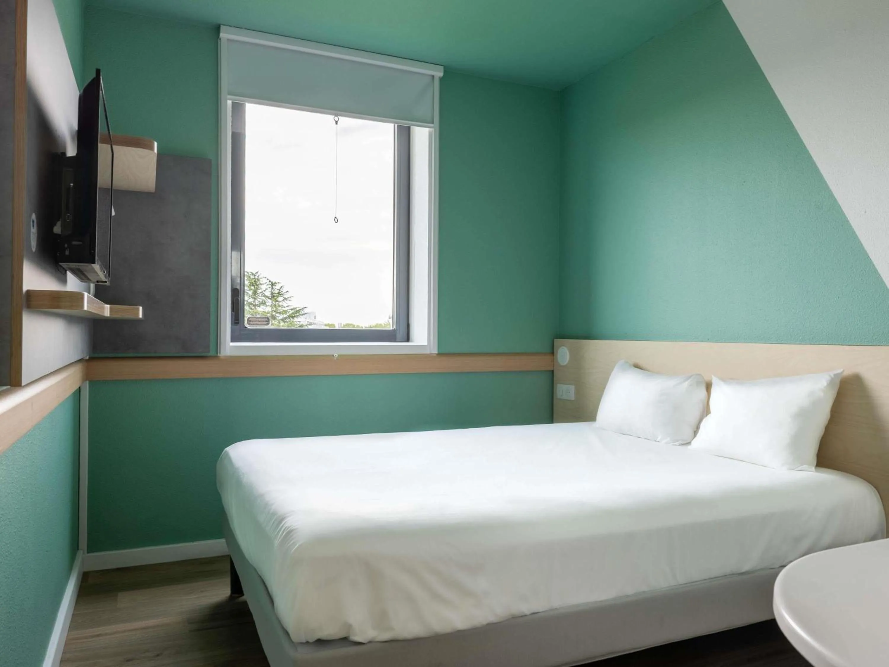 Bedroom, Bed in ibis budget Toulouse Aeroport