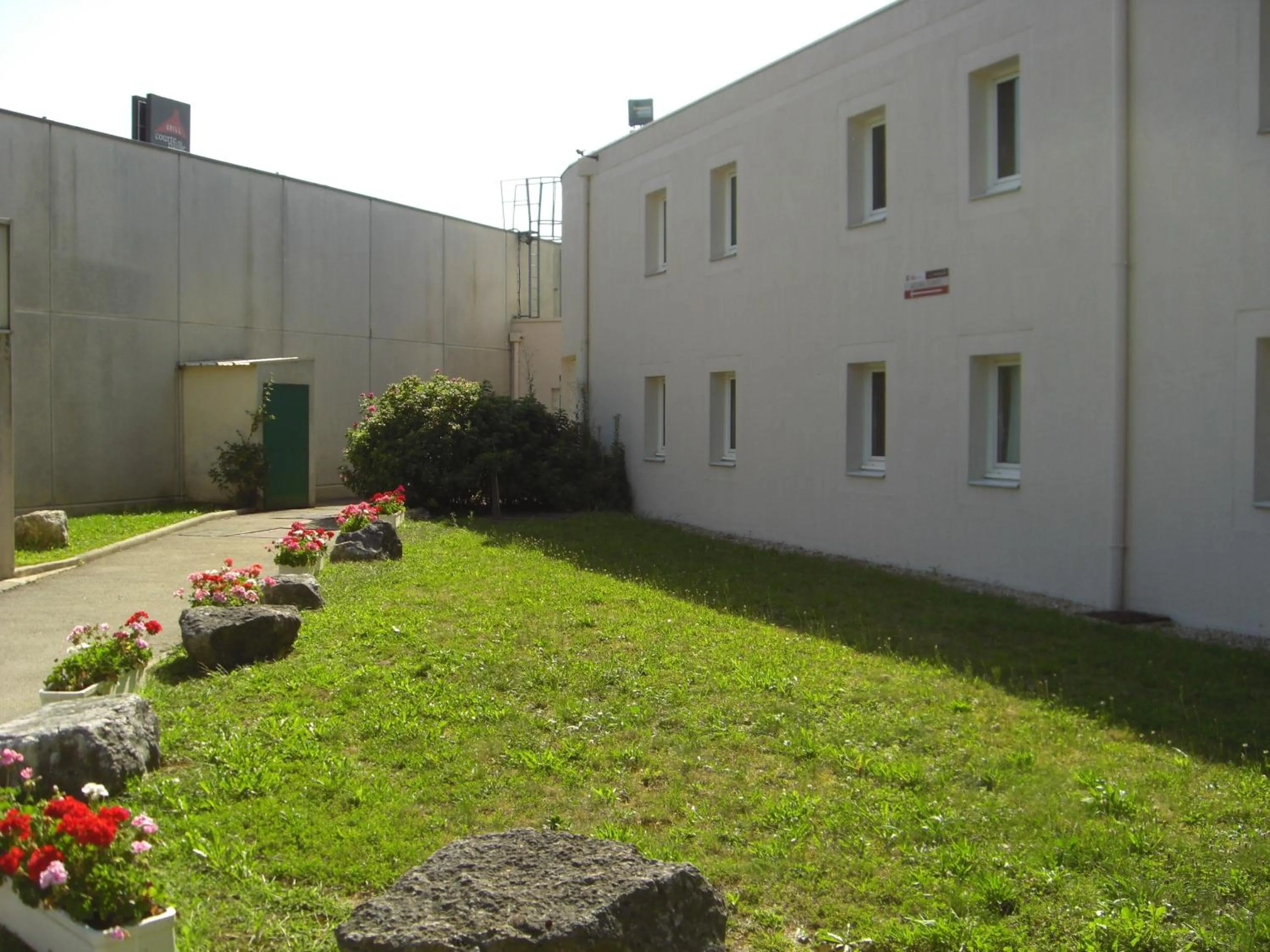 Garden in ibis Bourg Jasseron/Teyssonge