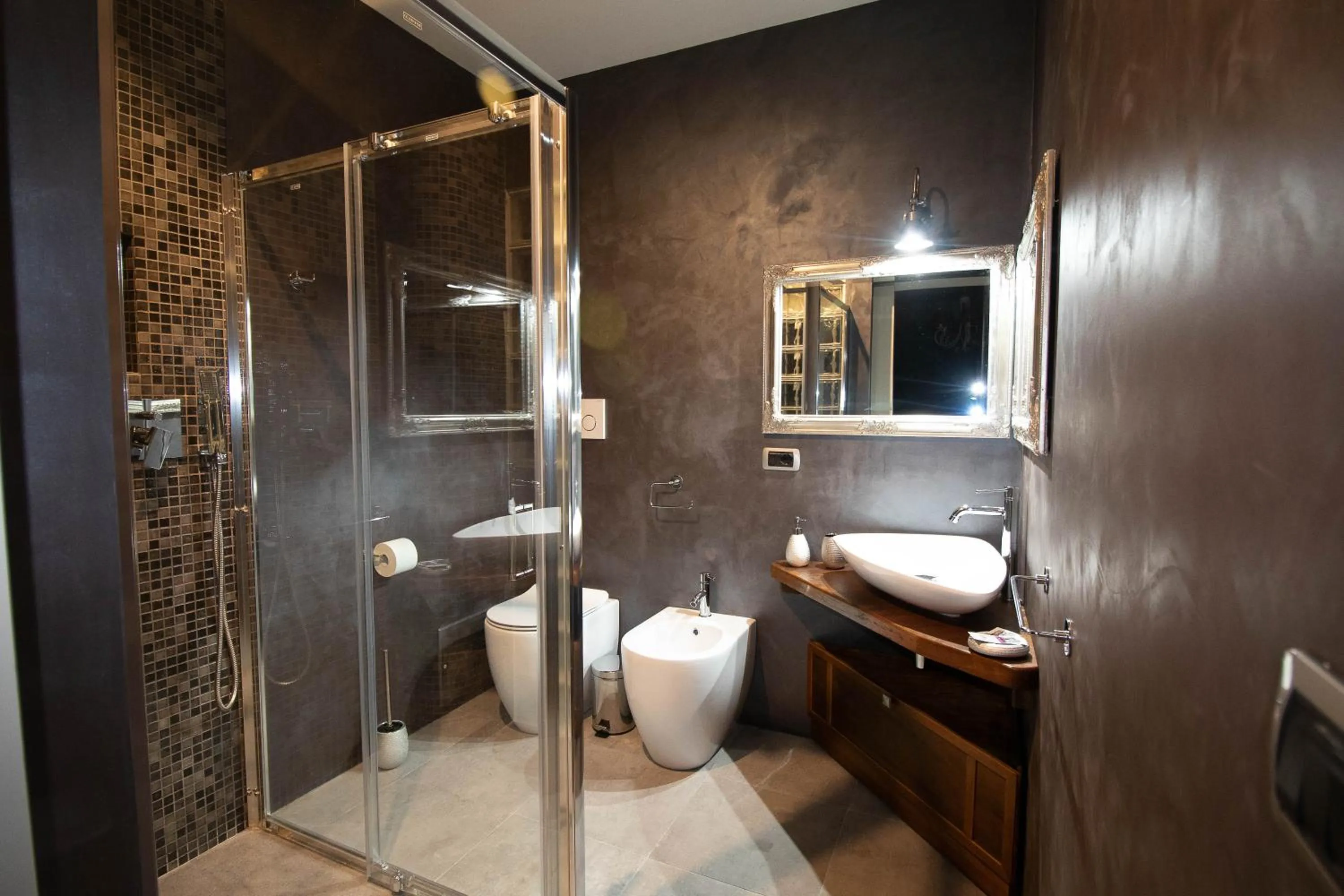 Shower in La Casa di Adele Cagliari B&B