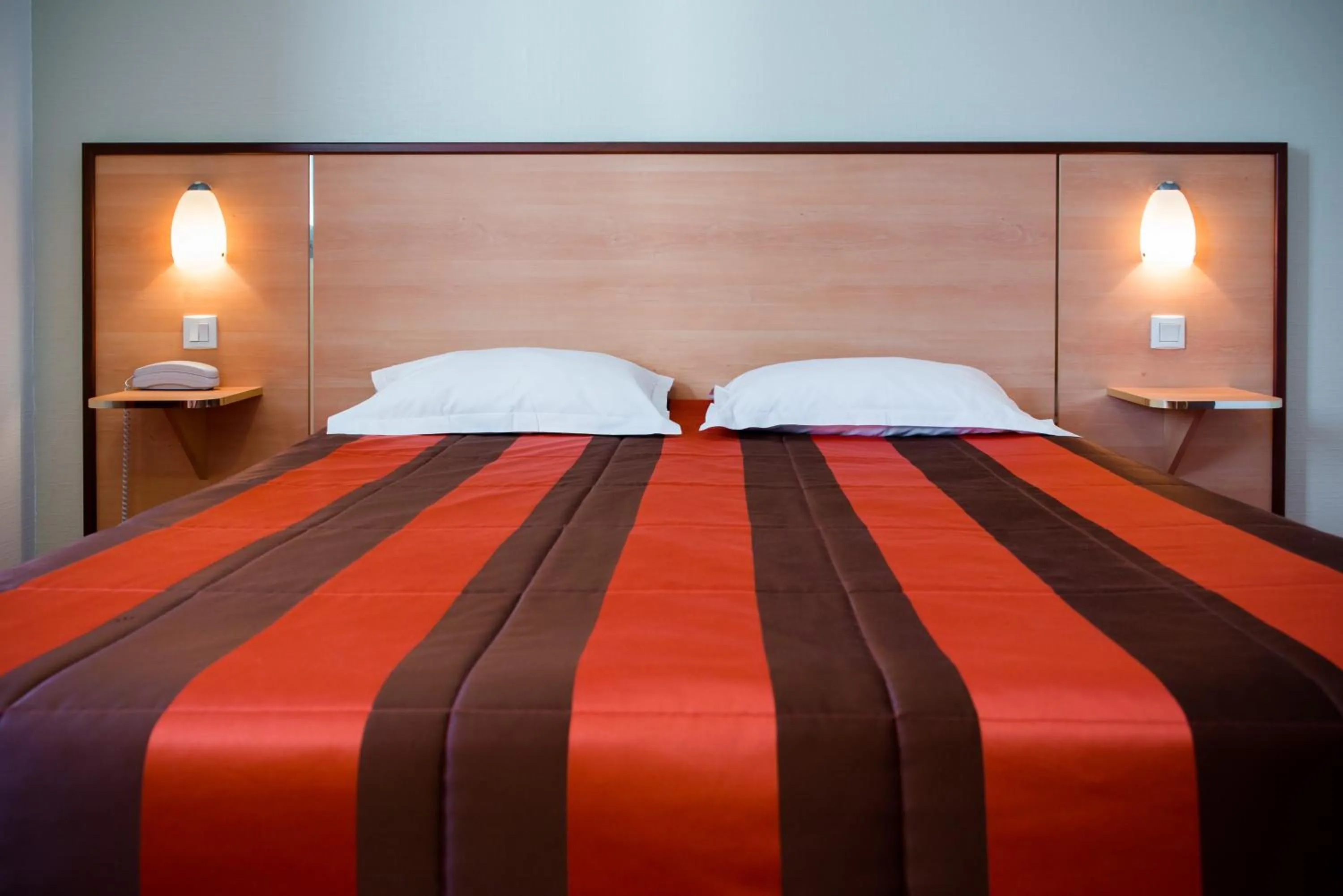 Bed in Brit Hotel Saint Malo – Le Transat