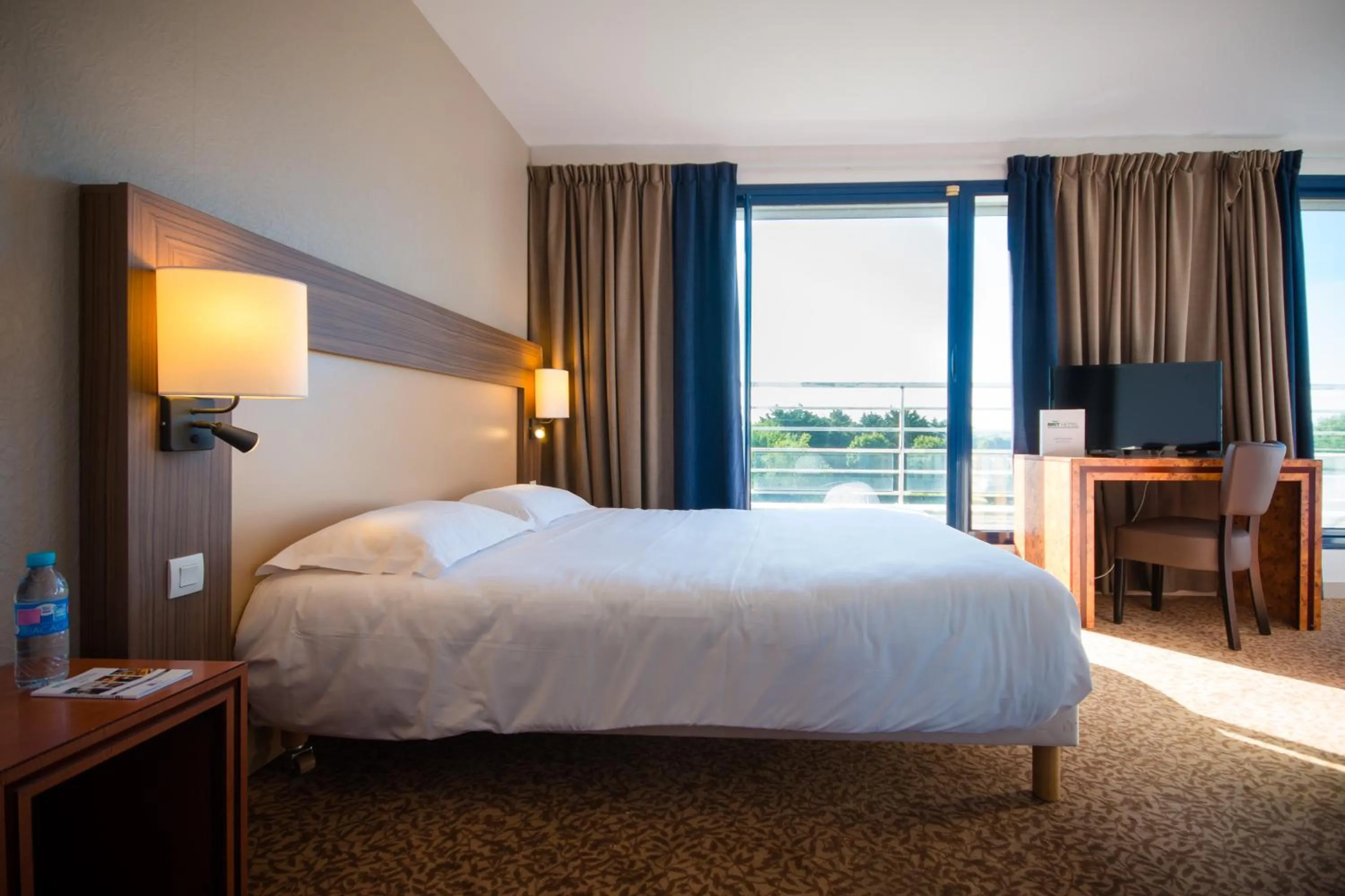 Bed in Brit Hotel Saint Malo – Le Transat