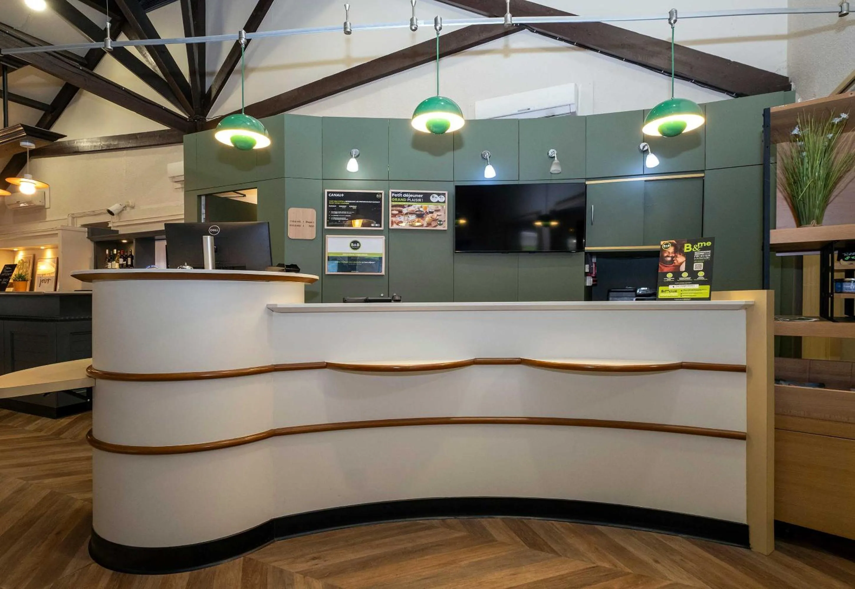 Lobby or reception in B&B HOTEL Niort Sud Venise Verte