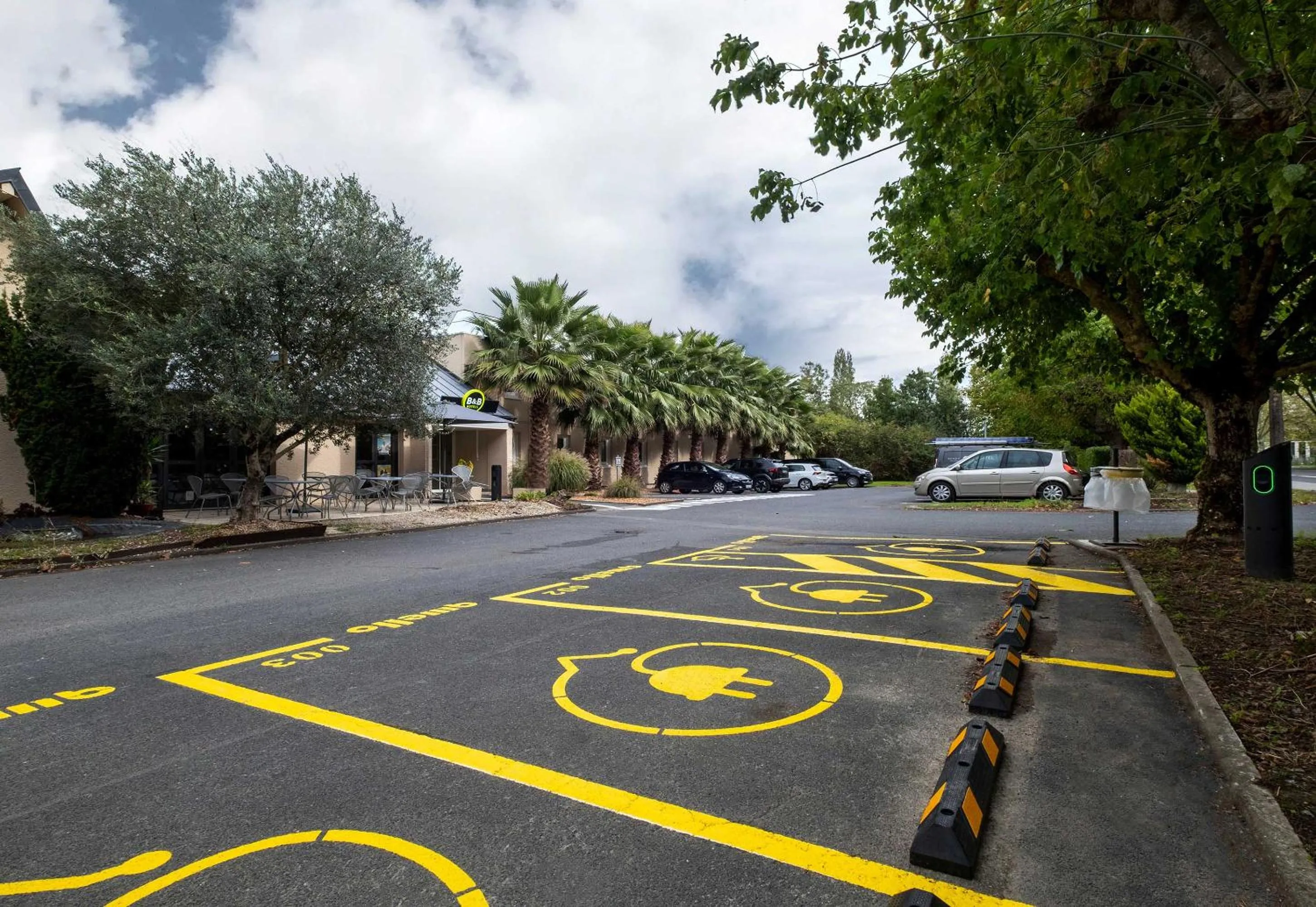 Parking in B&B HOTEL Niort Sud Venise Verte