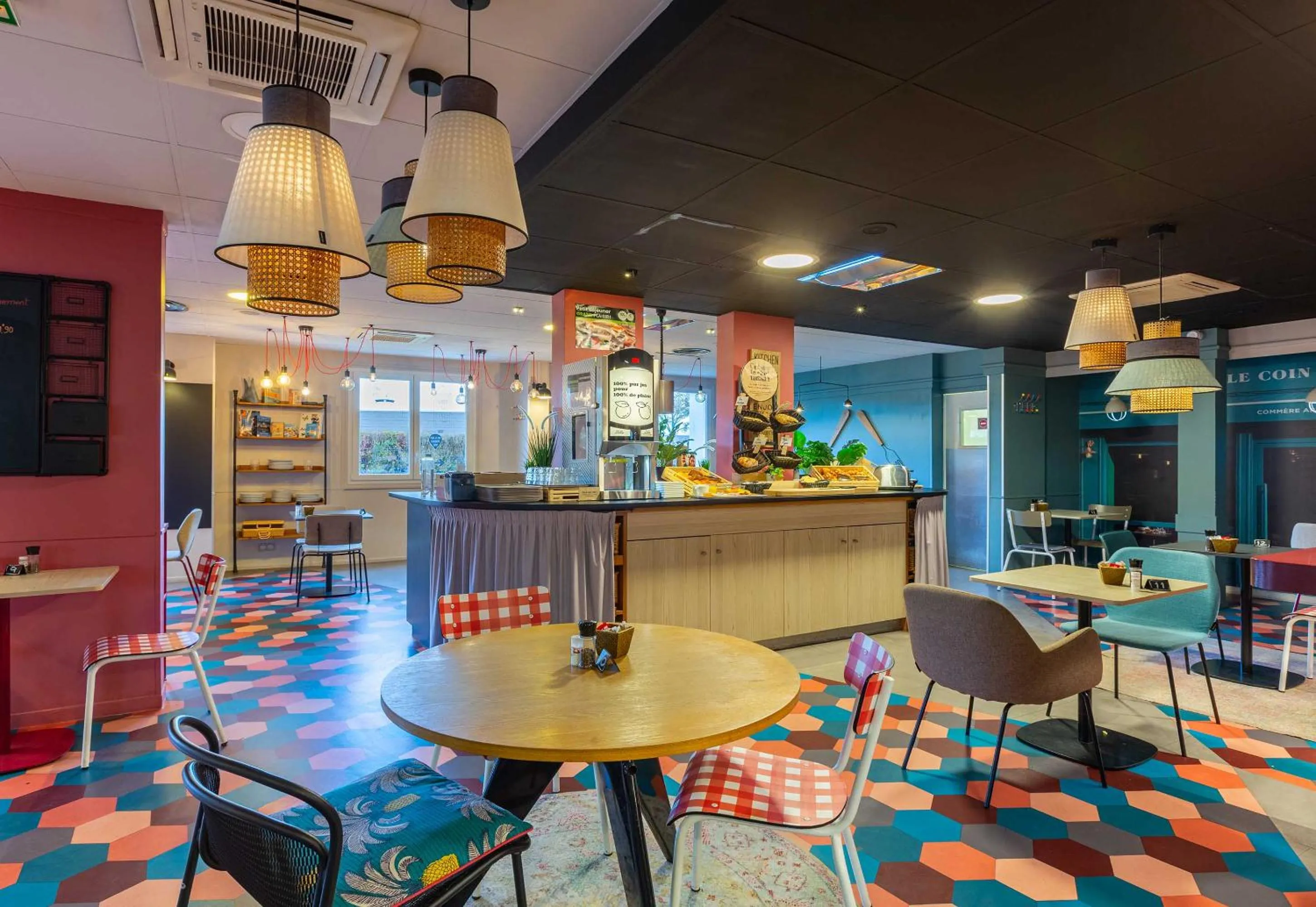 Restaurant/places to eat in B&B HOTEL Orléans Nord Saran