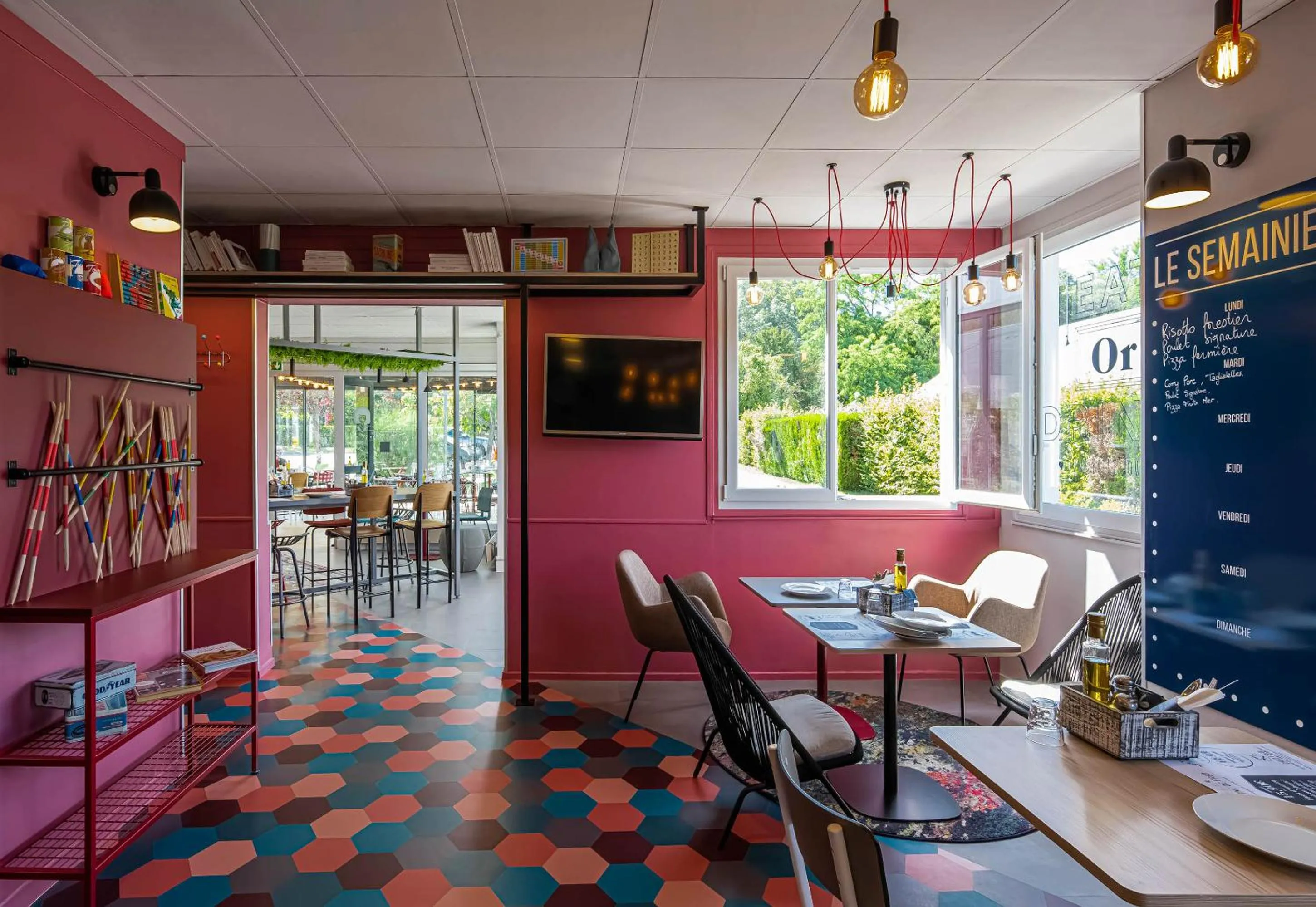 Restaurant/places to eat in B&B HOTEL Orléans Nord Saran