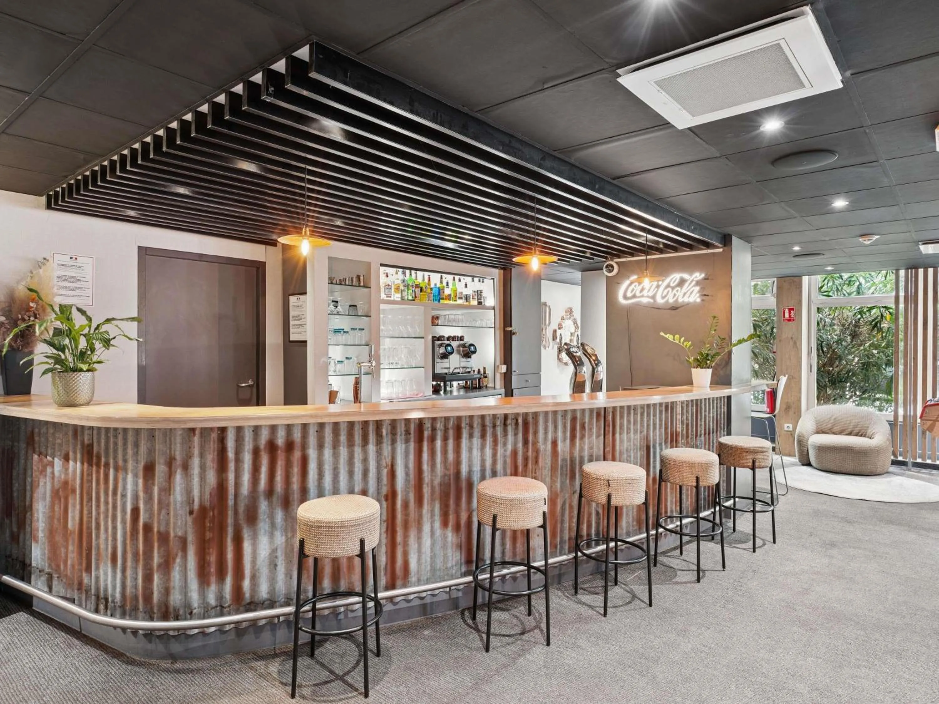 Lounge or bar in ibis Paris Porte D'Orleans