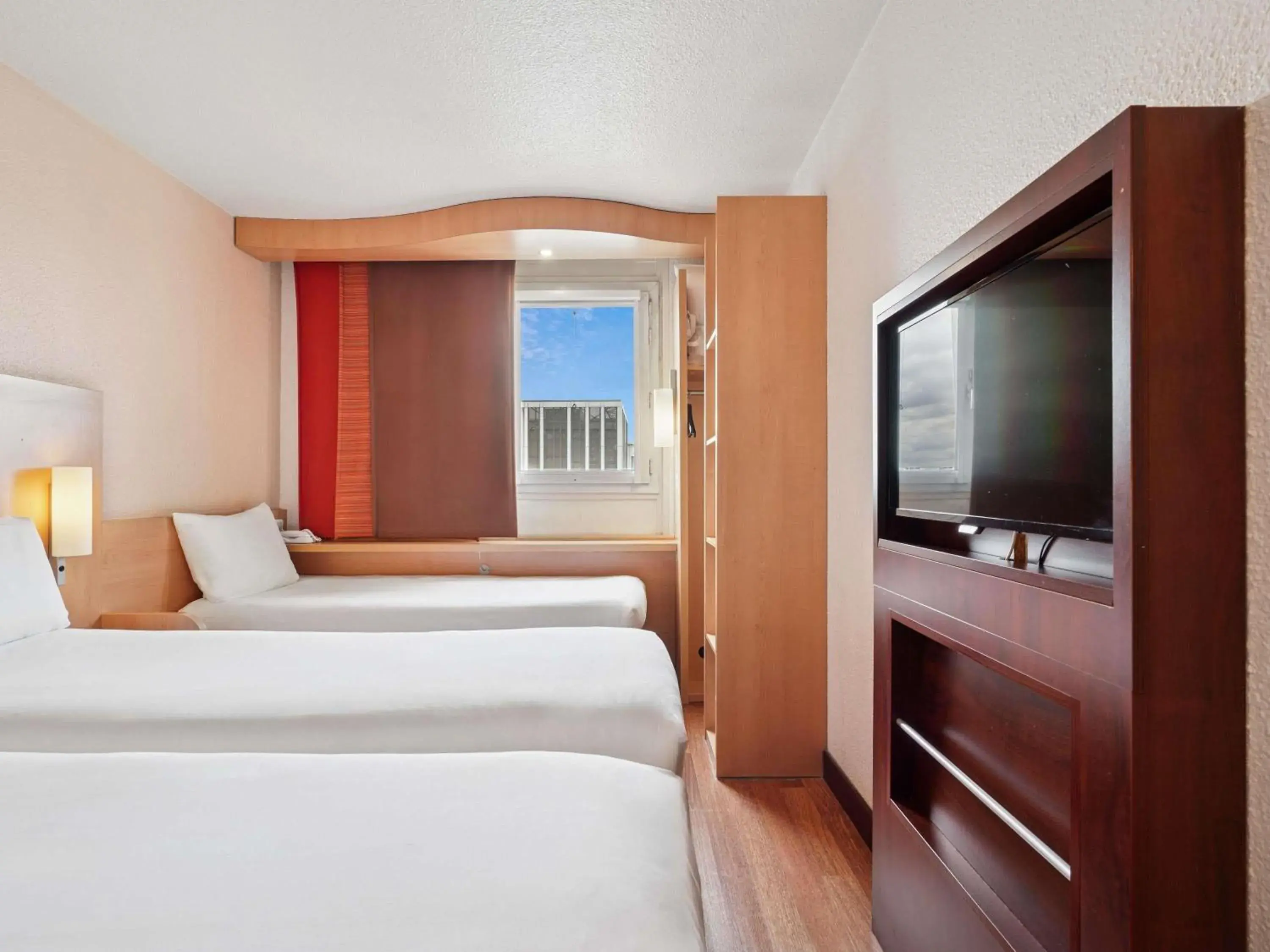 Standard Twin Room with Sofa Bed in ibis Paris Porte D'Orleans Standard Twin Room with Sofa Bed in ibis Paris Porte D'Orleans