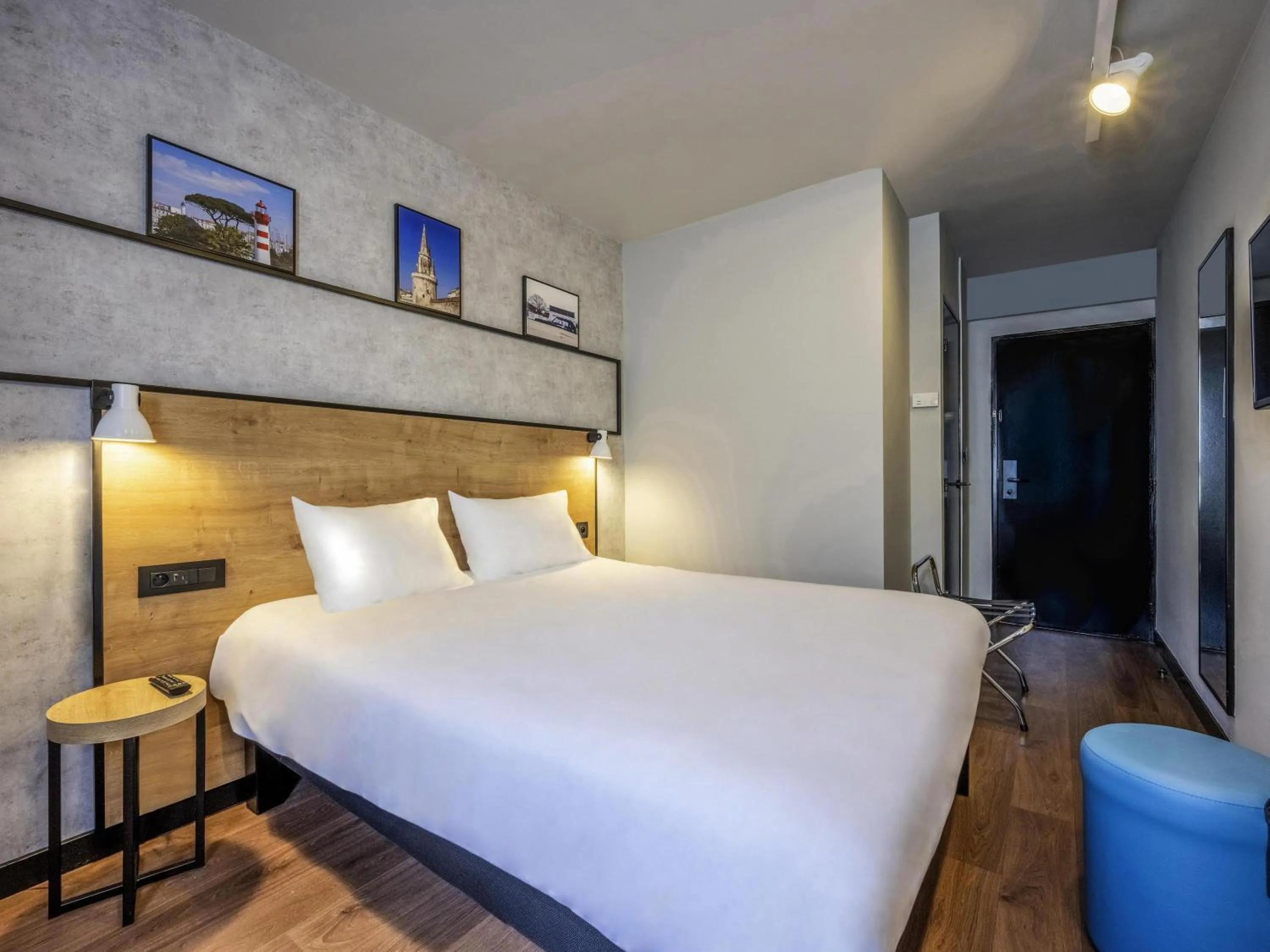 Bedroom, Bed in IBIS La Rochelle Vieux Port Centre